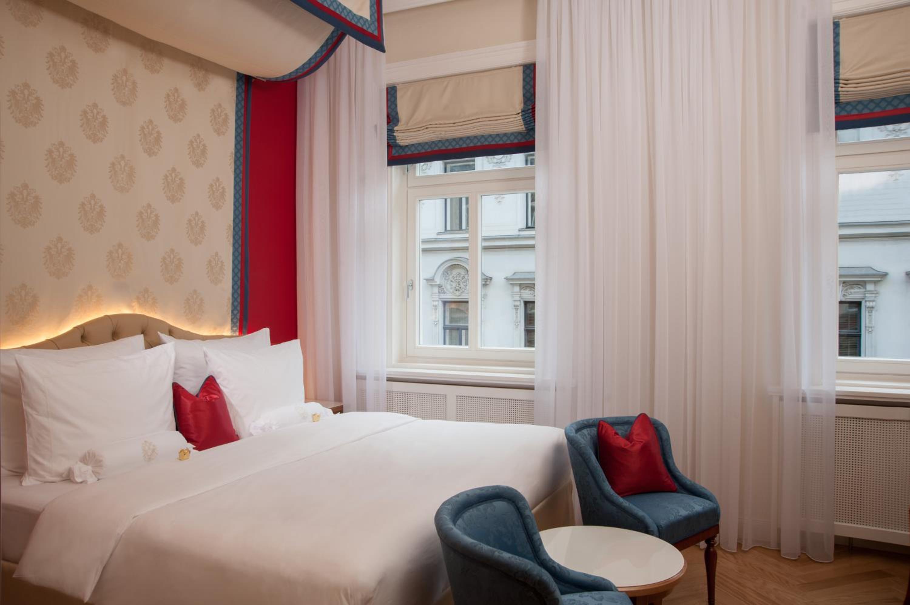 Superior Double Room thumbnail 6