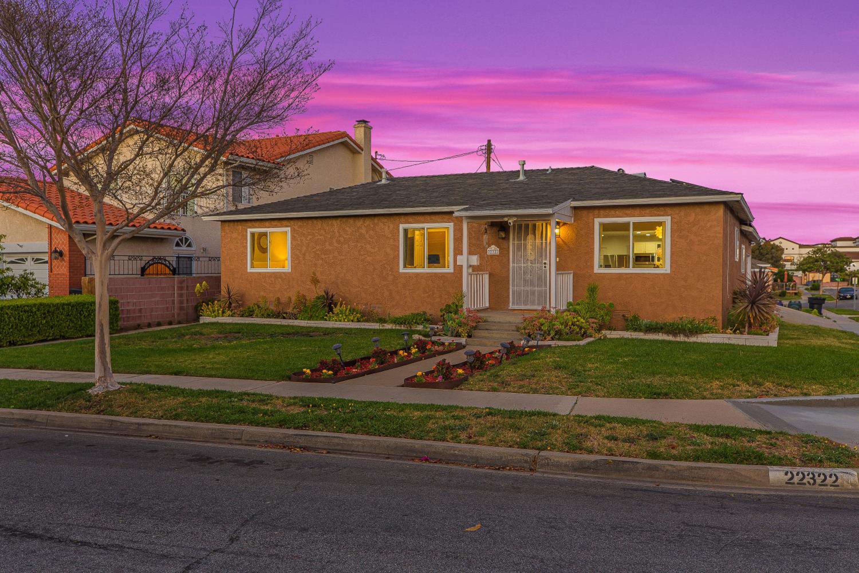 Three-Bedroom House photo 2