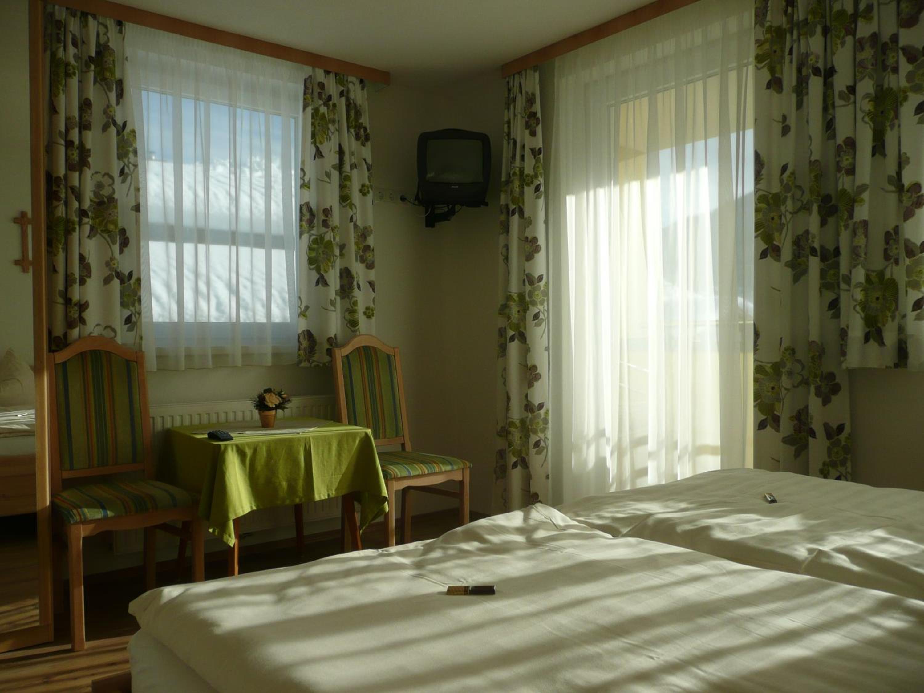 One-Bedroom Apartment with Balcony and Terrace - Photo 14