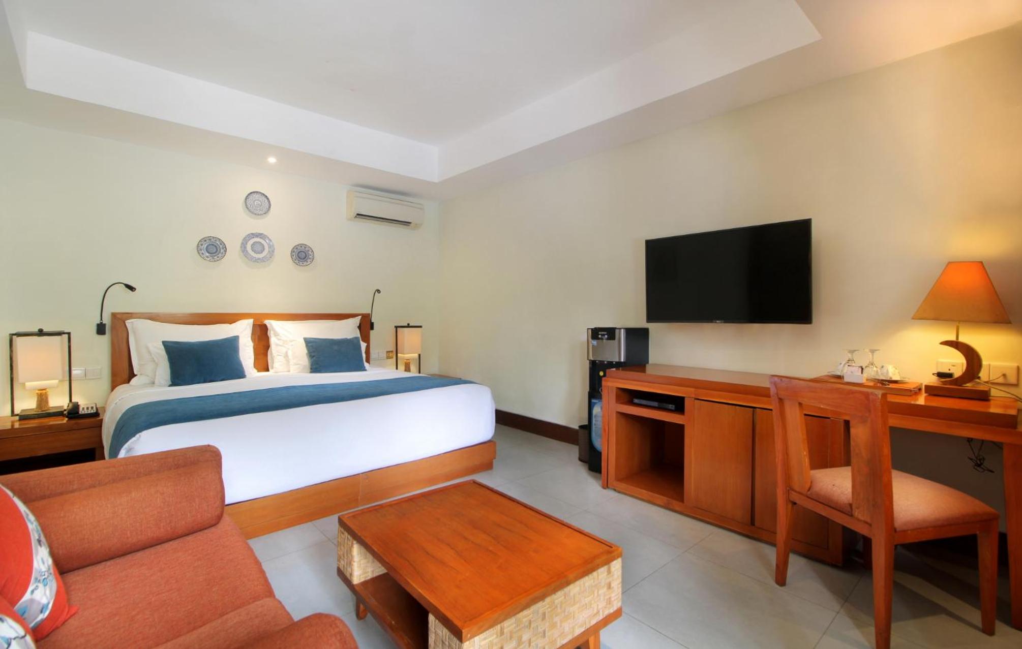 Deluxe Poolside with Coffee Capsule Machine and Free Unlimited Laundry Service - Photo 1