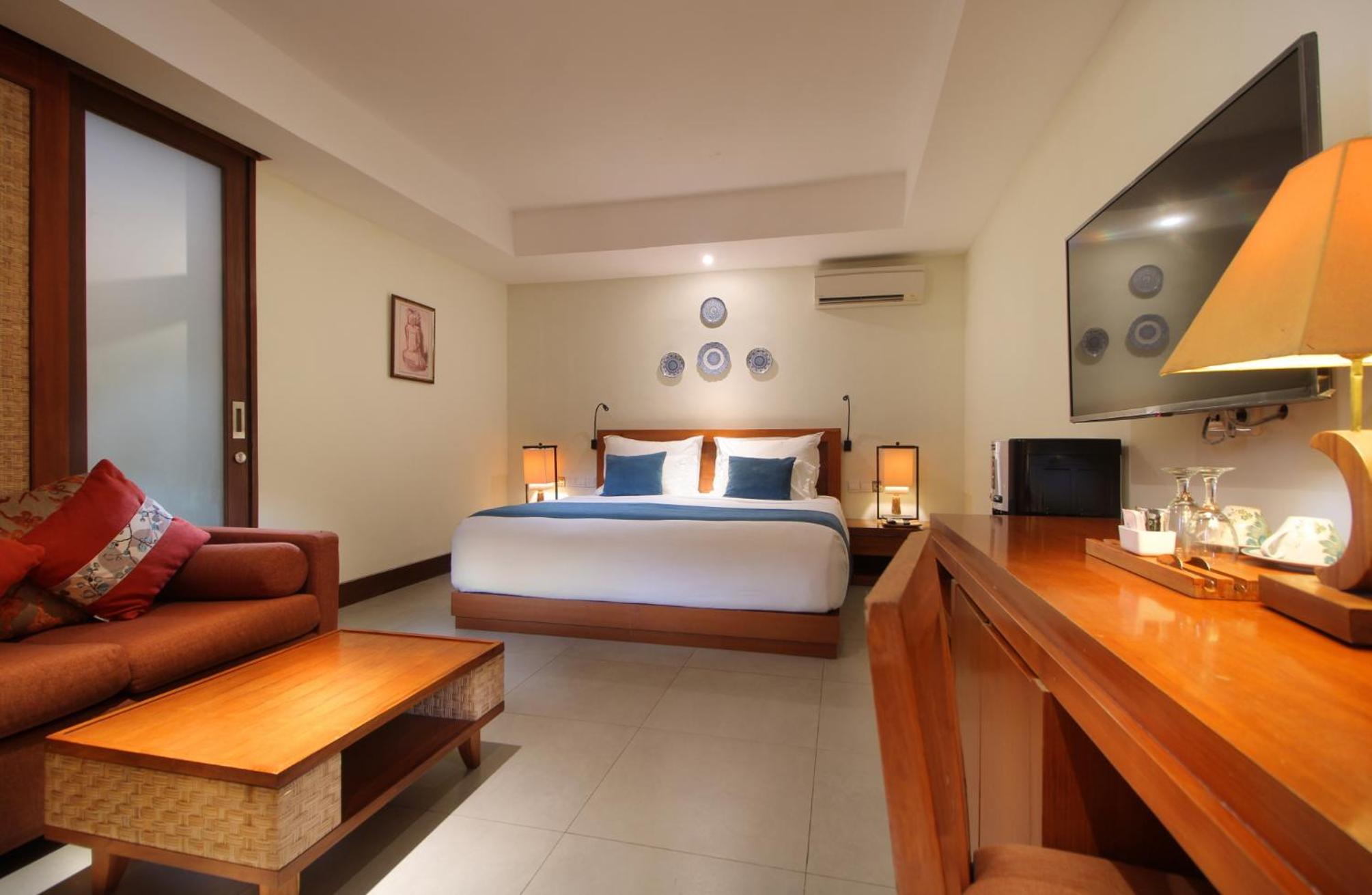 Deluxe Poolside with Coffee Capsule Machine and Free Unlimited Laundry Service - Photo 11