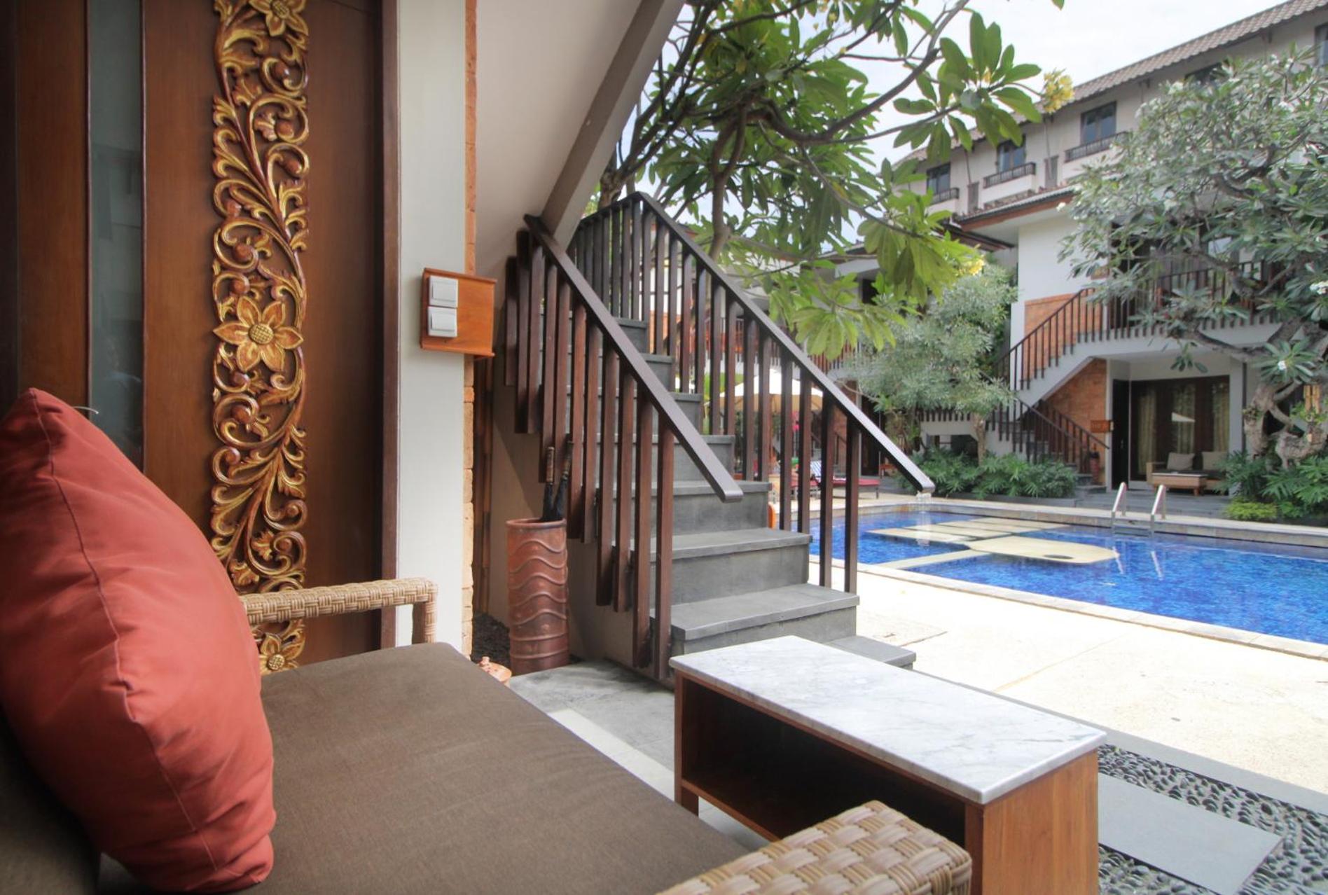 Deluxe Poolside with Coffee Capsule Machine and Free Unlimited Laundry Service - Photo 8