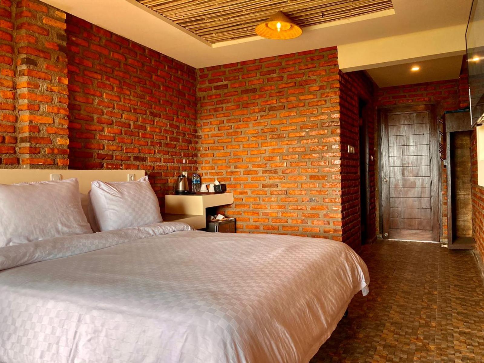 Deluxe Suite - Photo 1