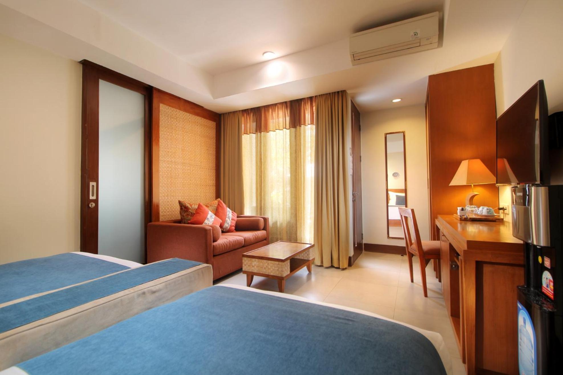 Deluxe Poolside with Coffee Capsule Machine and Free Unlimited Laundry Service - Photo 3