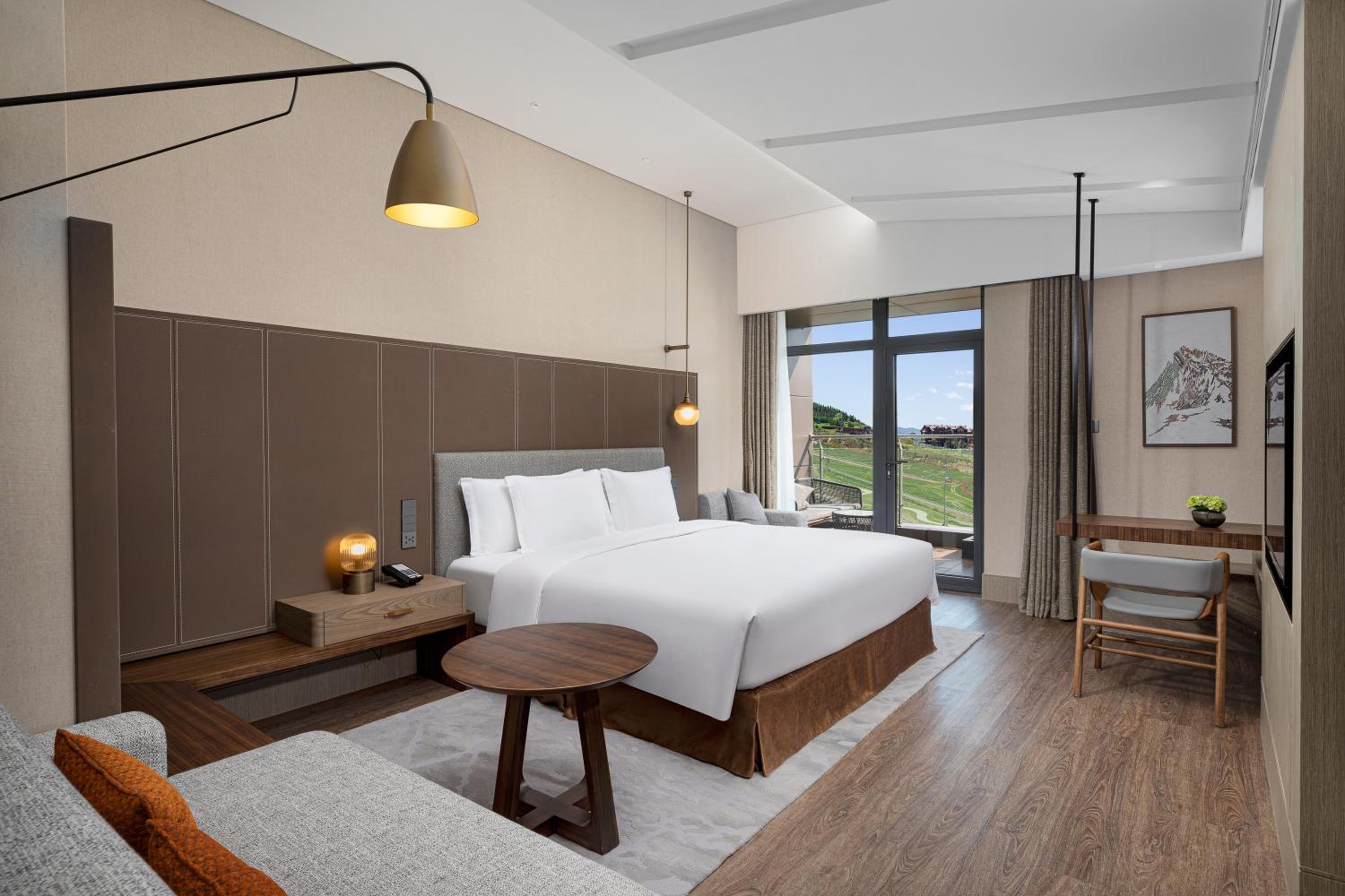 Premium King Room with Mountain View