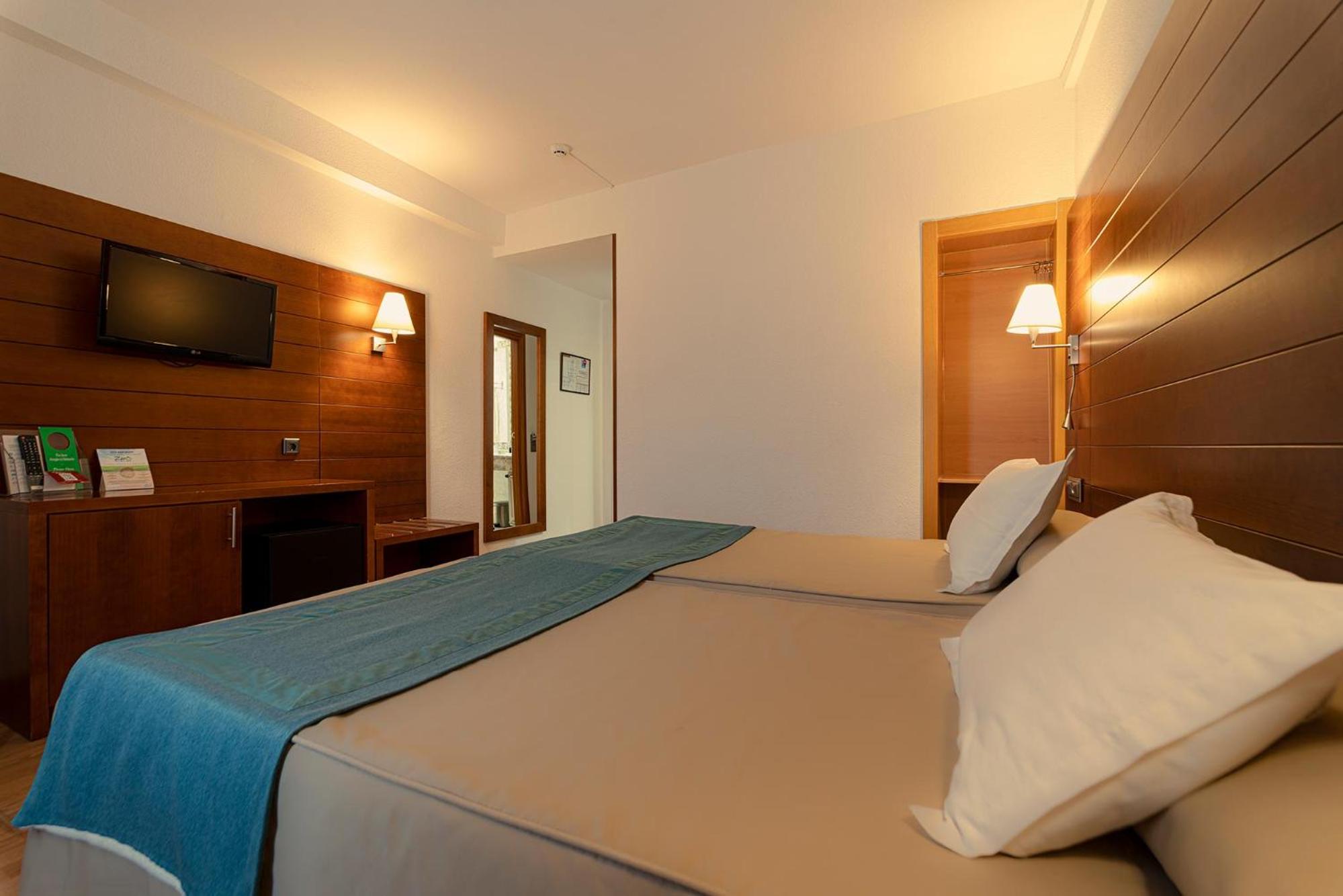 Twin Room - Photo 7