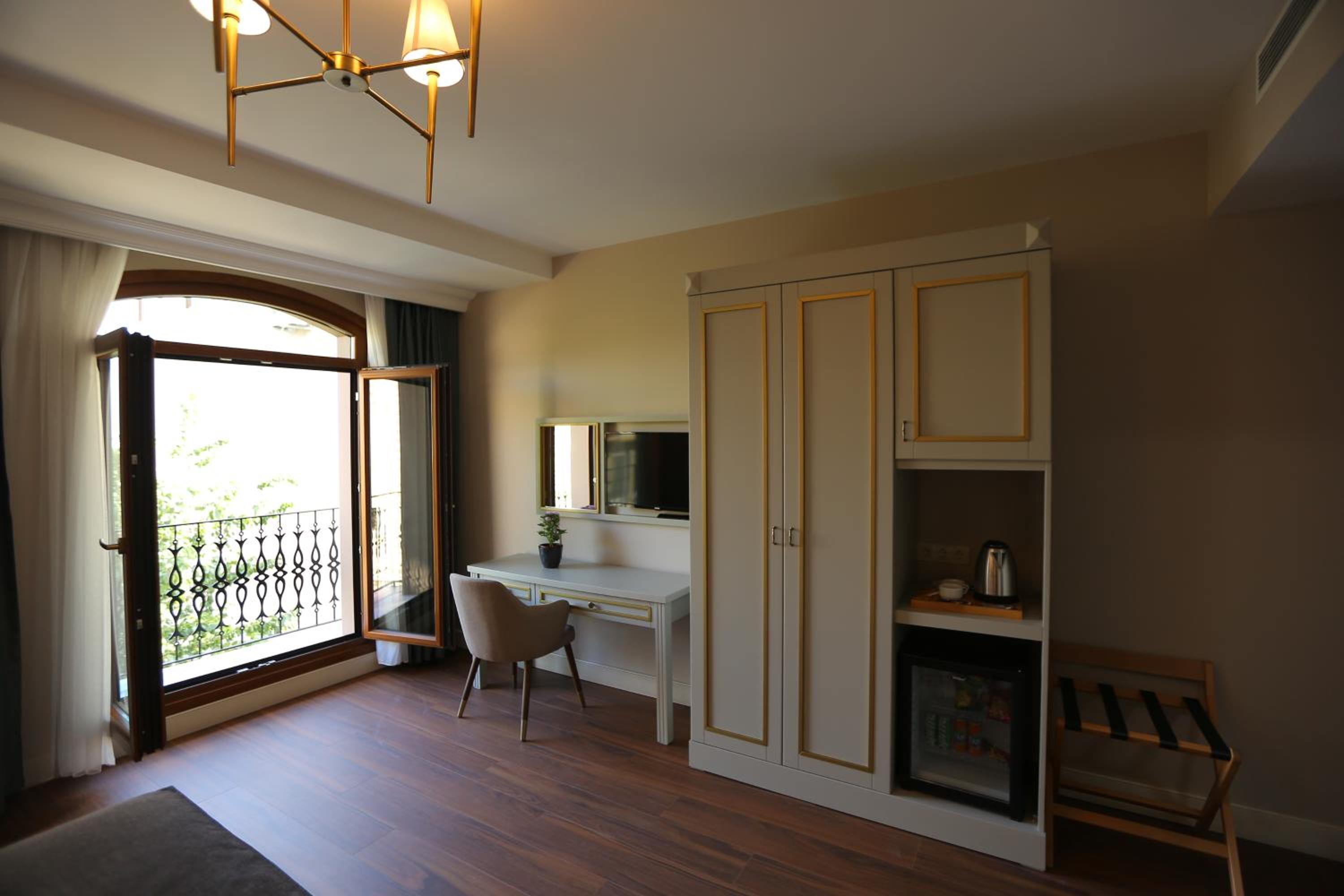 Superior Triple Room photo 3