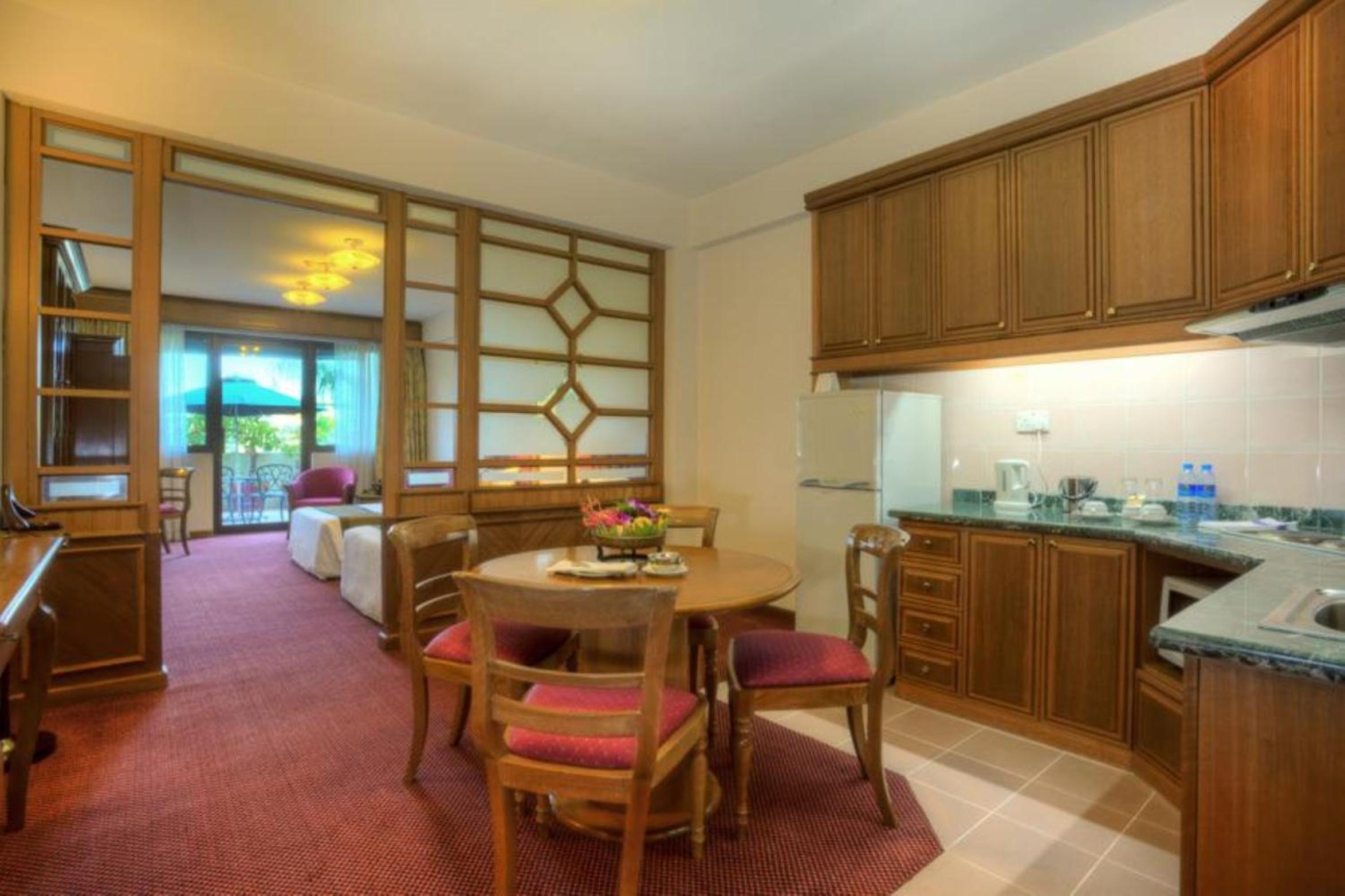 Executive Suite - Photo 2