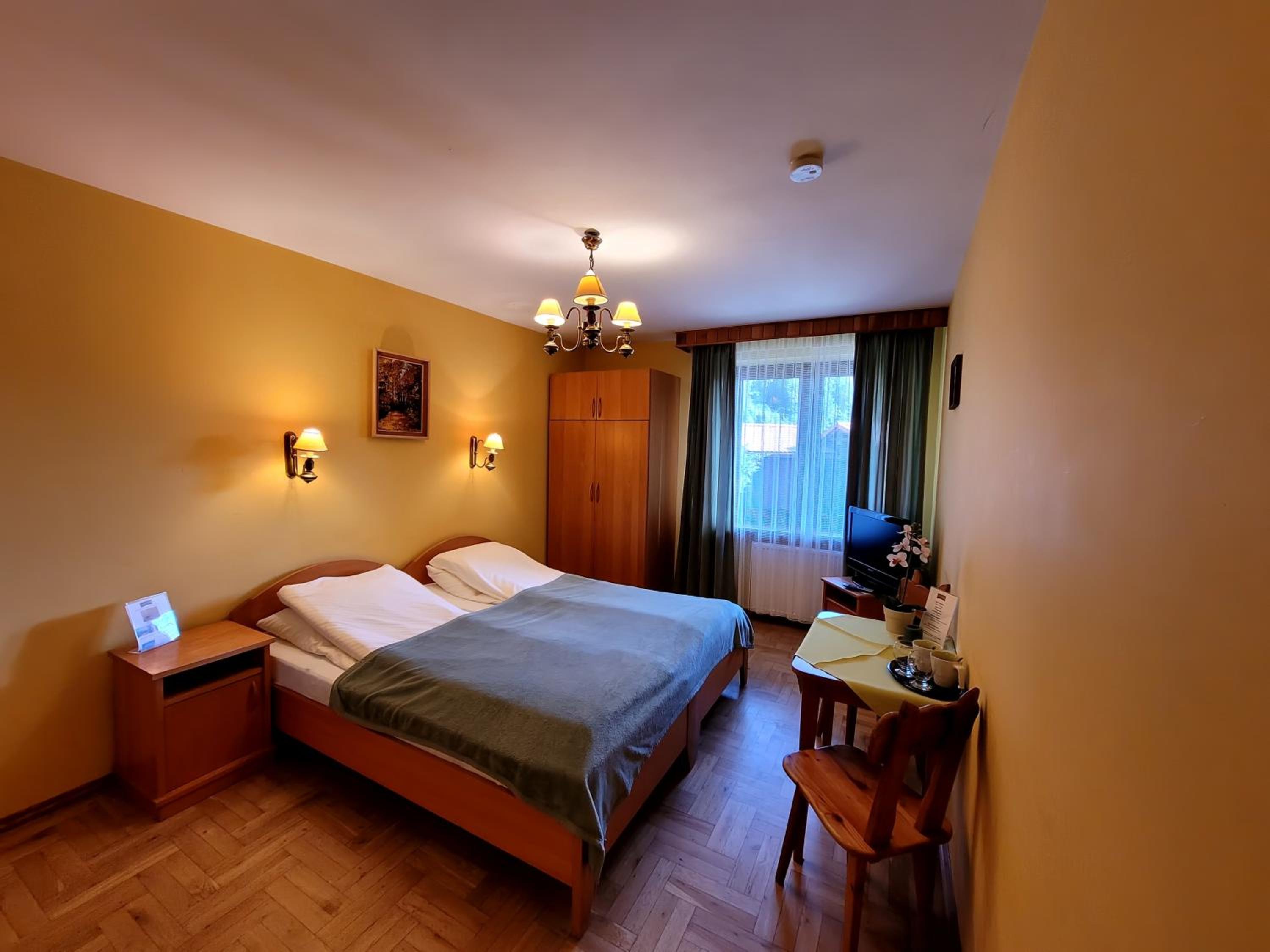 Small Twin Room - Photo 1