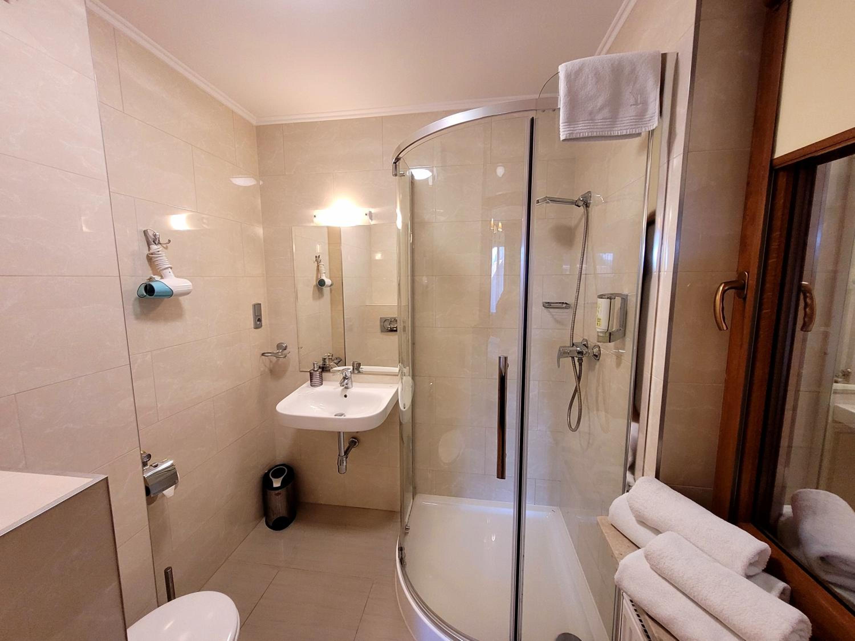 Small Twin Room - Photo 2