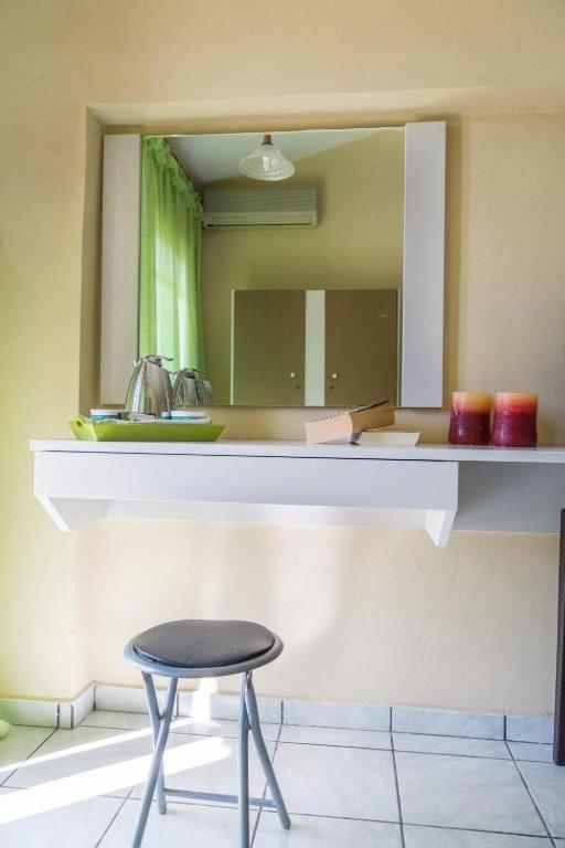 Apartment - Split Level - Photo 1