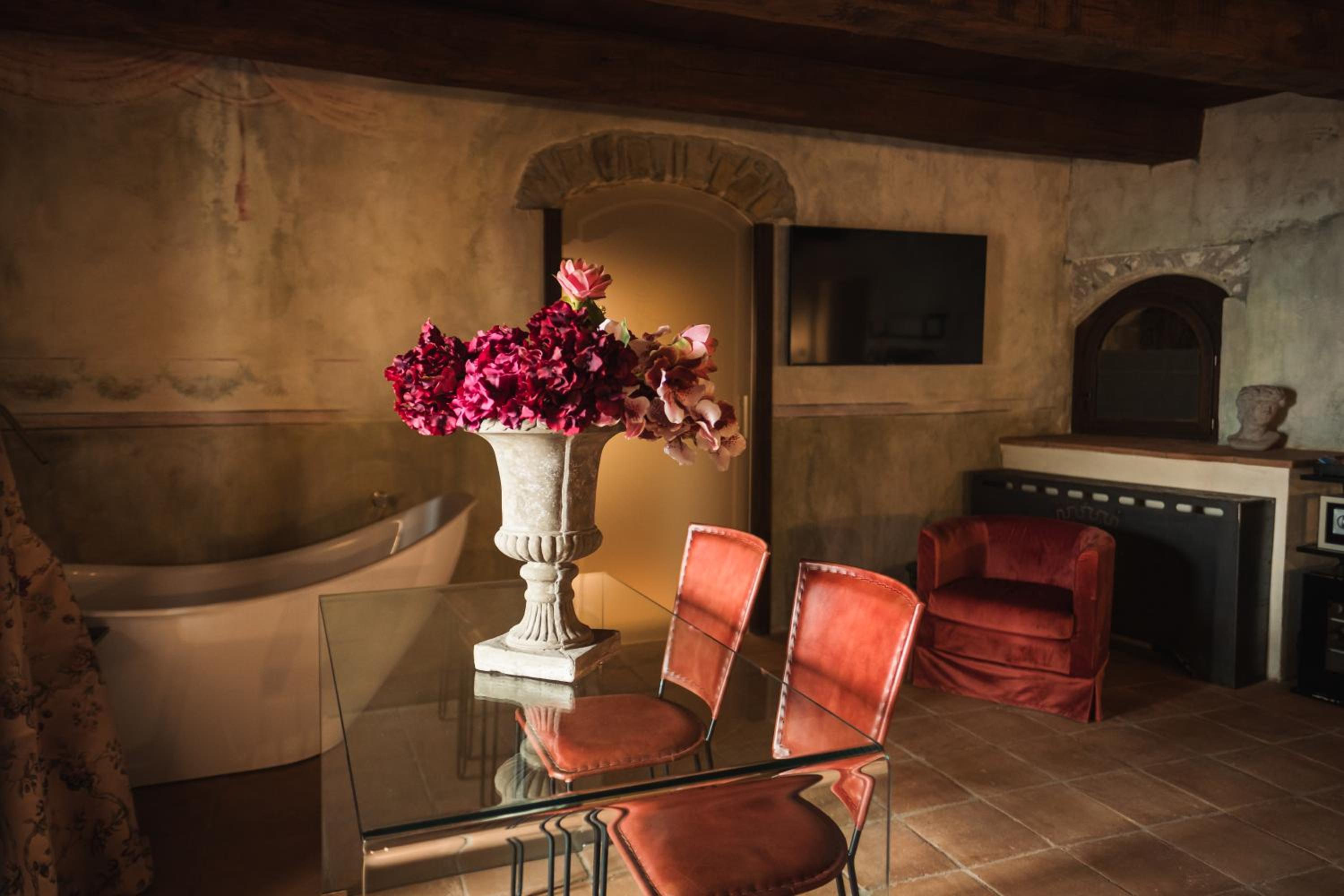 Junior Suite with Balcony - Photo 2