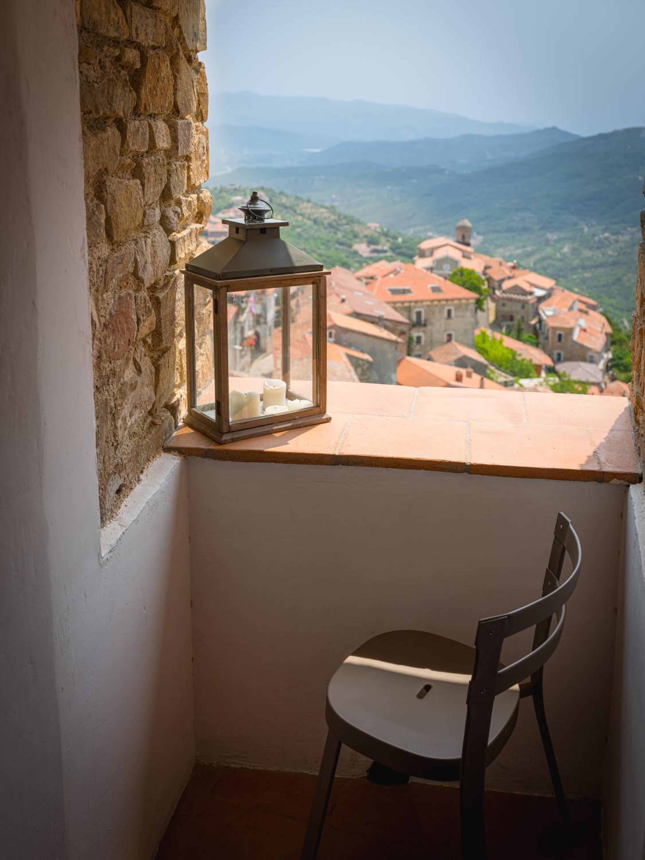 Junior Suite with Balcony - Photo 8
