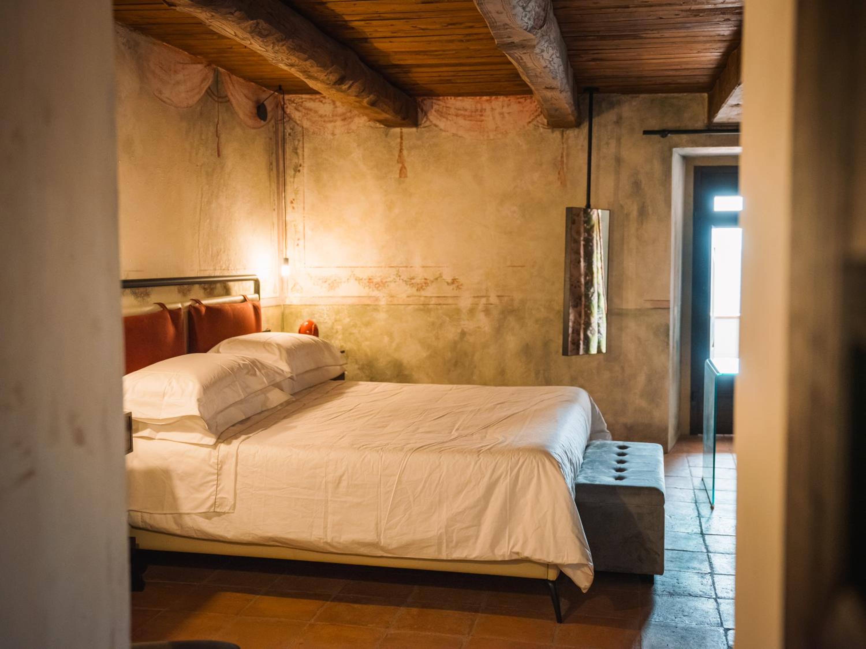 Junior Suite with Balcony - Photo 1