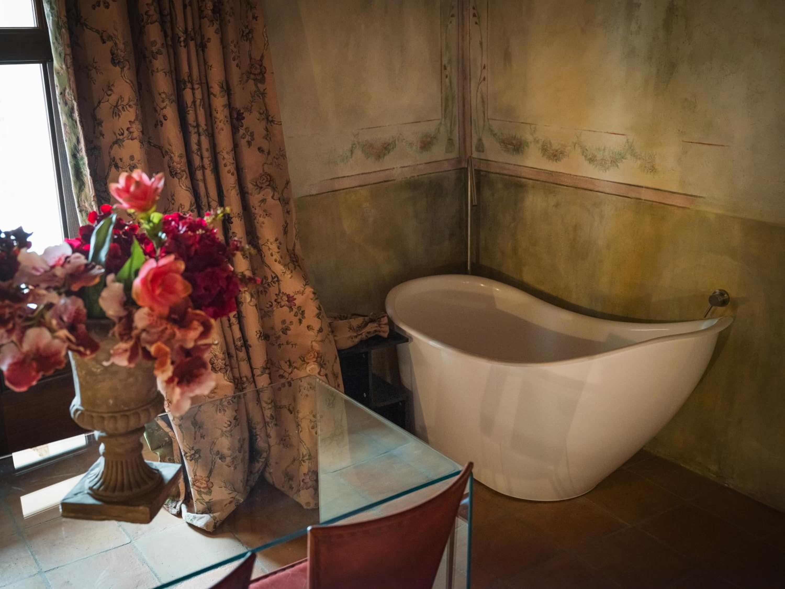 Junior Suite with Balcony - Photo 7