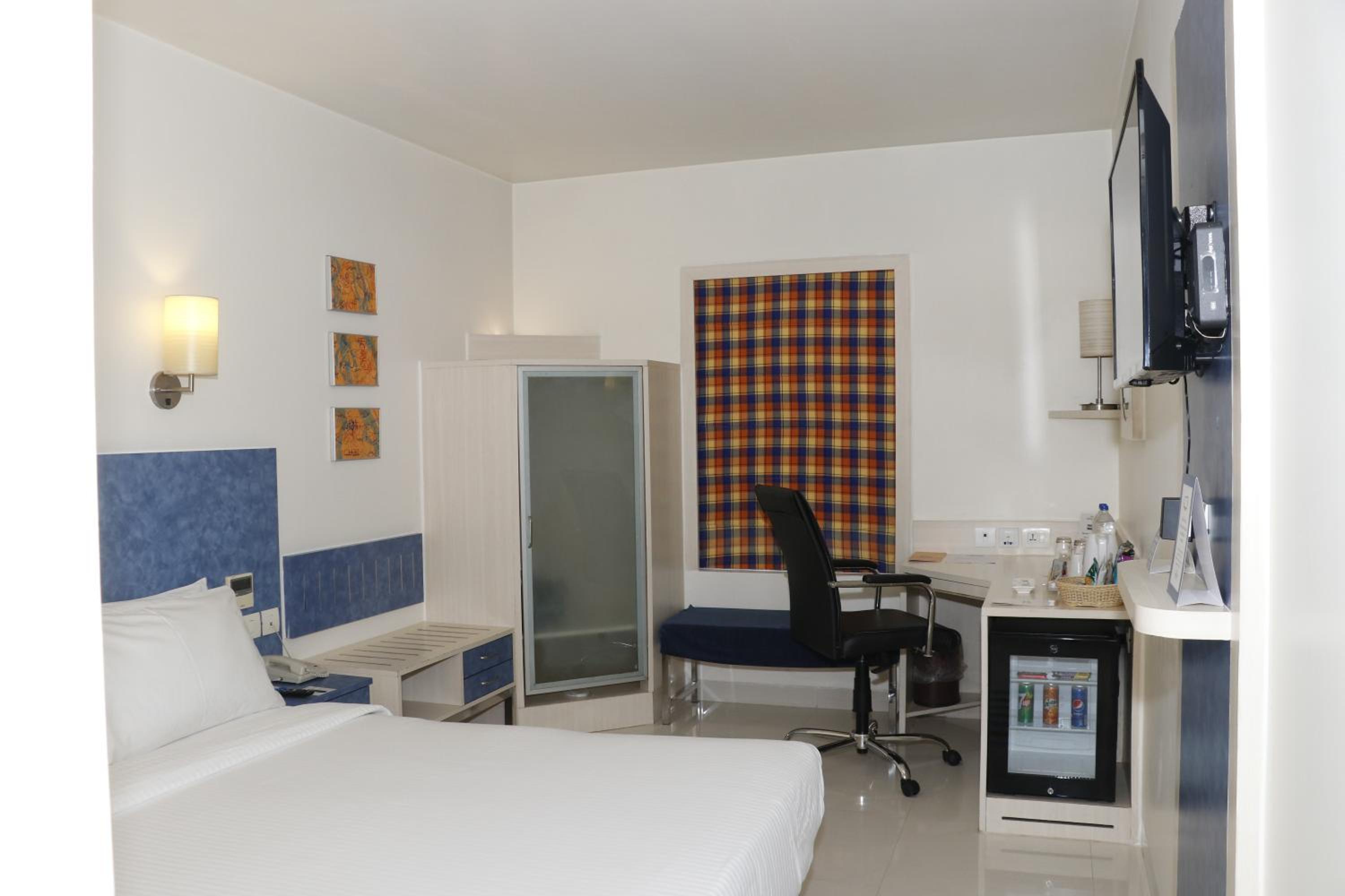 Deluxe Room - 1 Double Bed - Photo 1