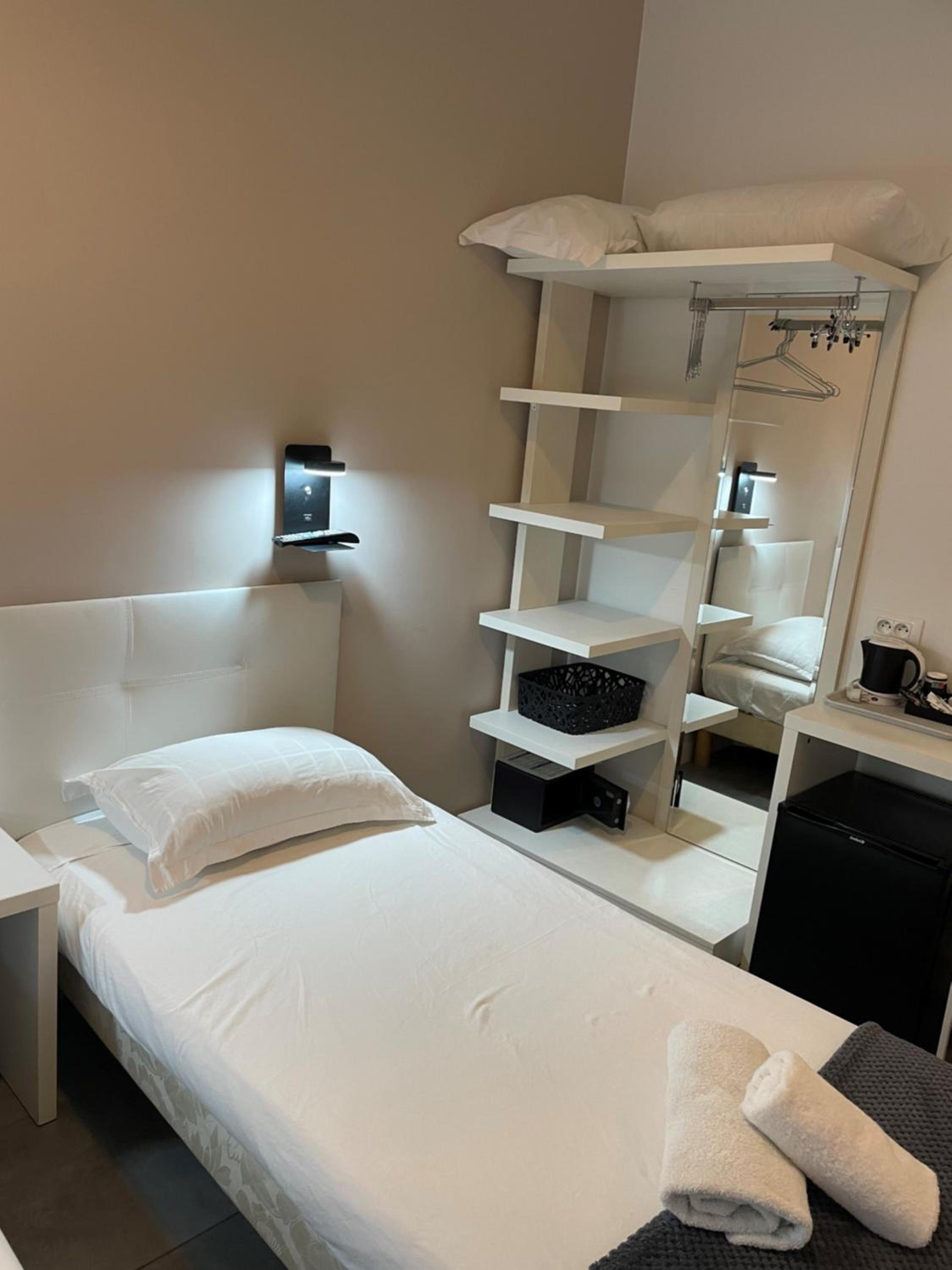 Double Room - Photo 16