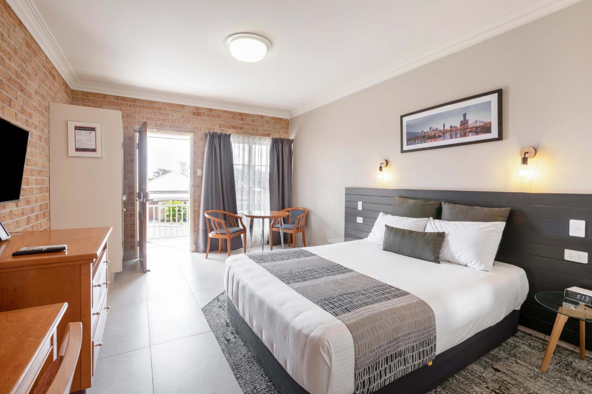 Standard Queen Room
