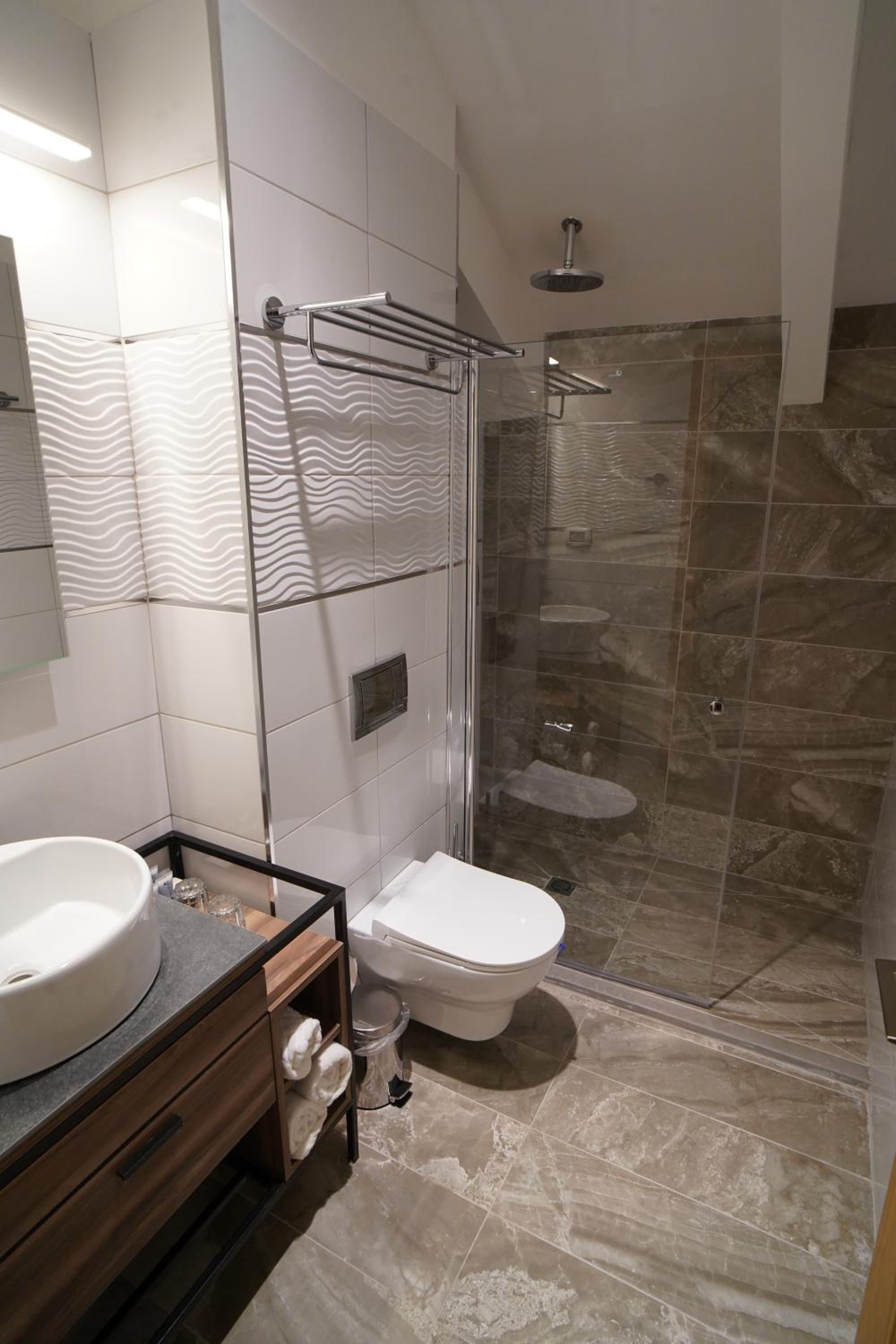Deluxe Double Room with Balcony - Photo 3