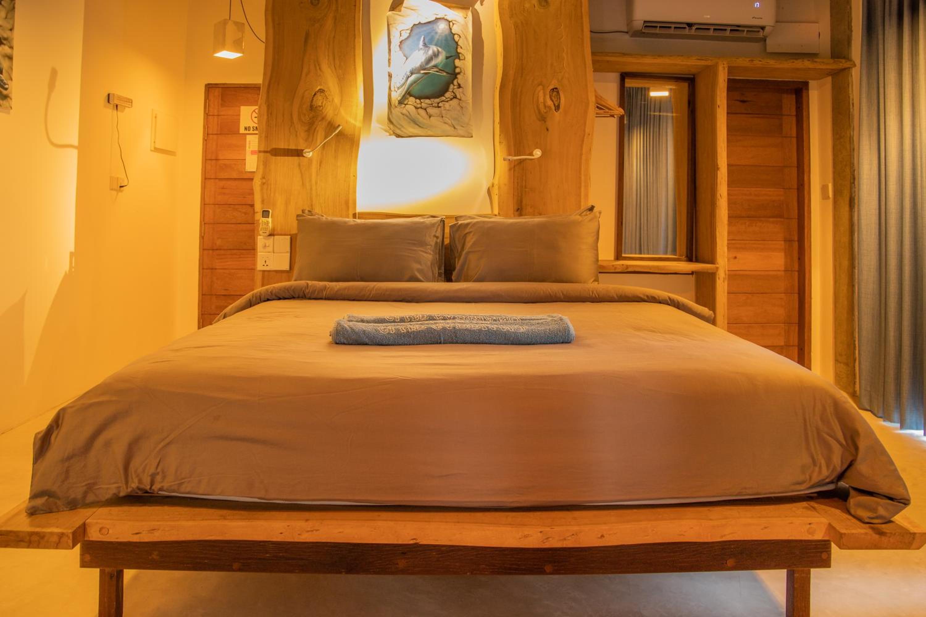 Deluxe Double Room with Balcony and Sea View - Photo 10