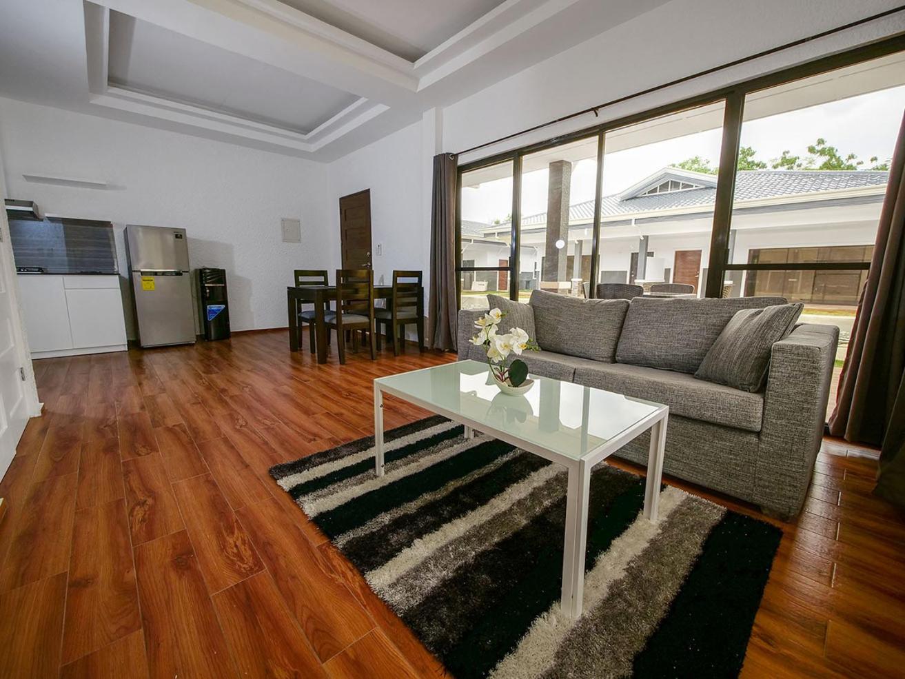 One-Bedroom House - Photo 2