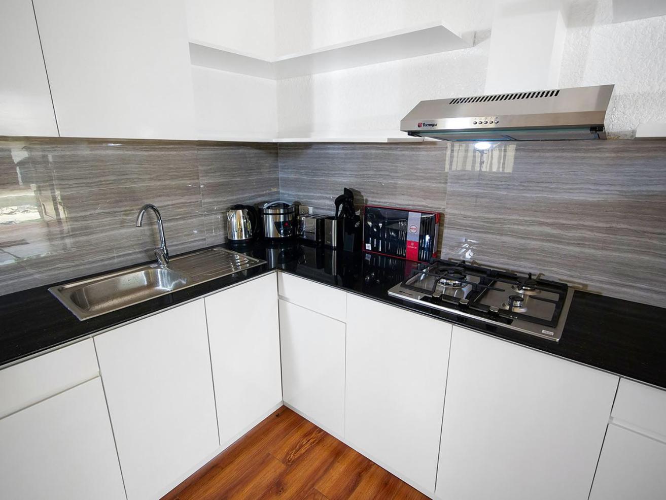 One-Bedroom House - Photo 25