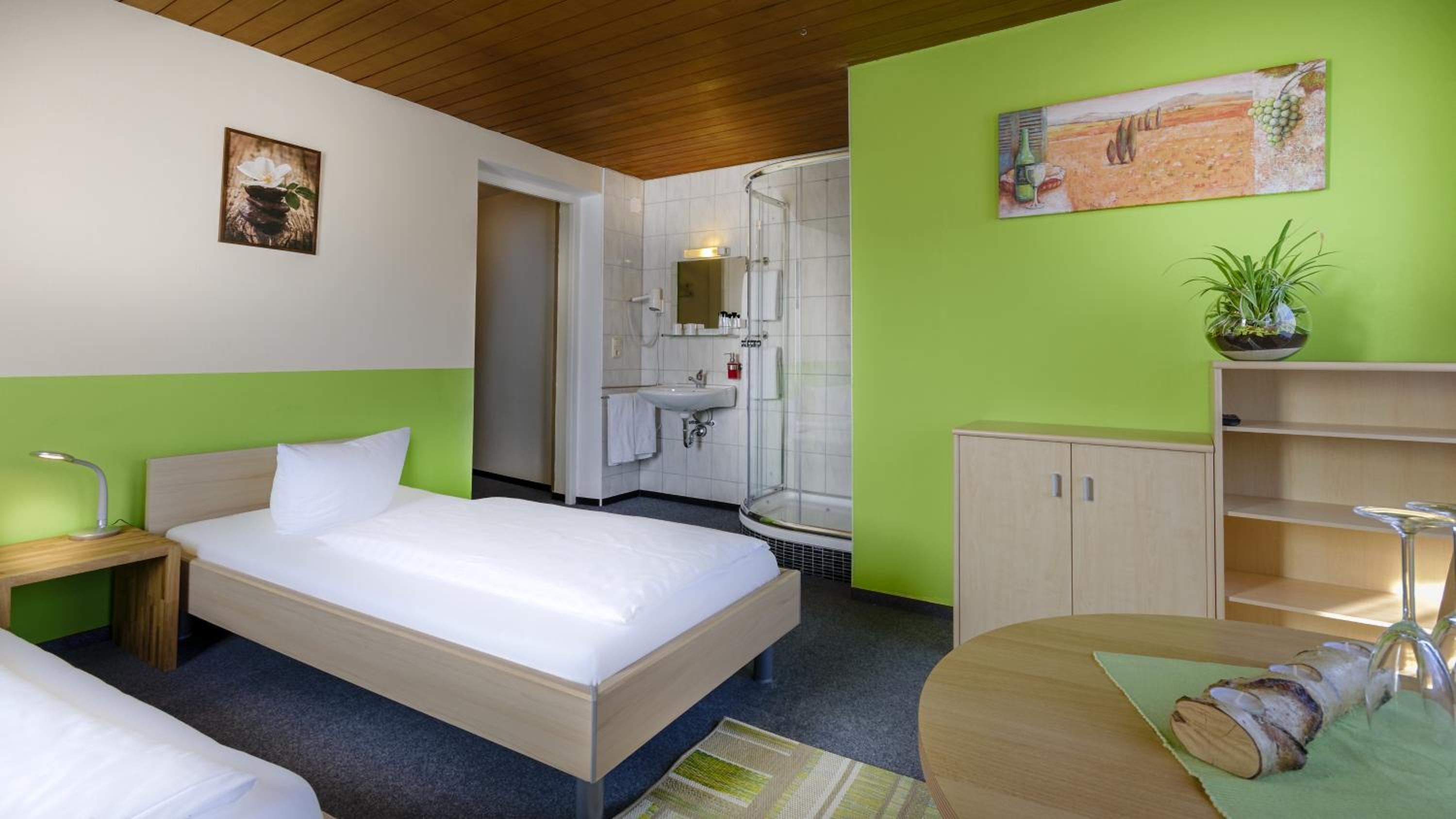 Standard Single Room with Shower photo 3
