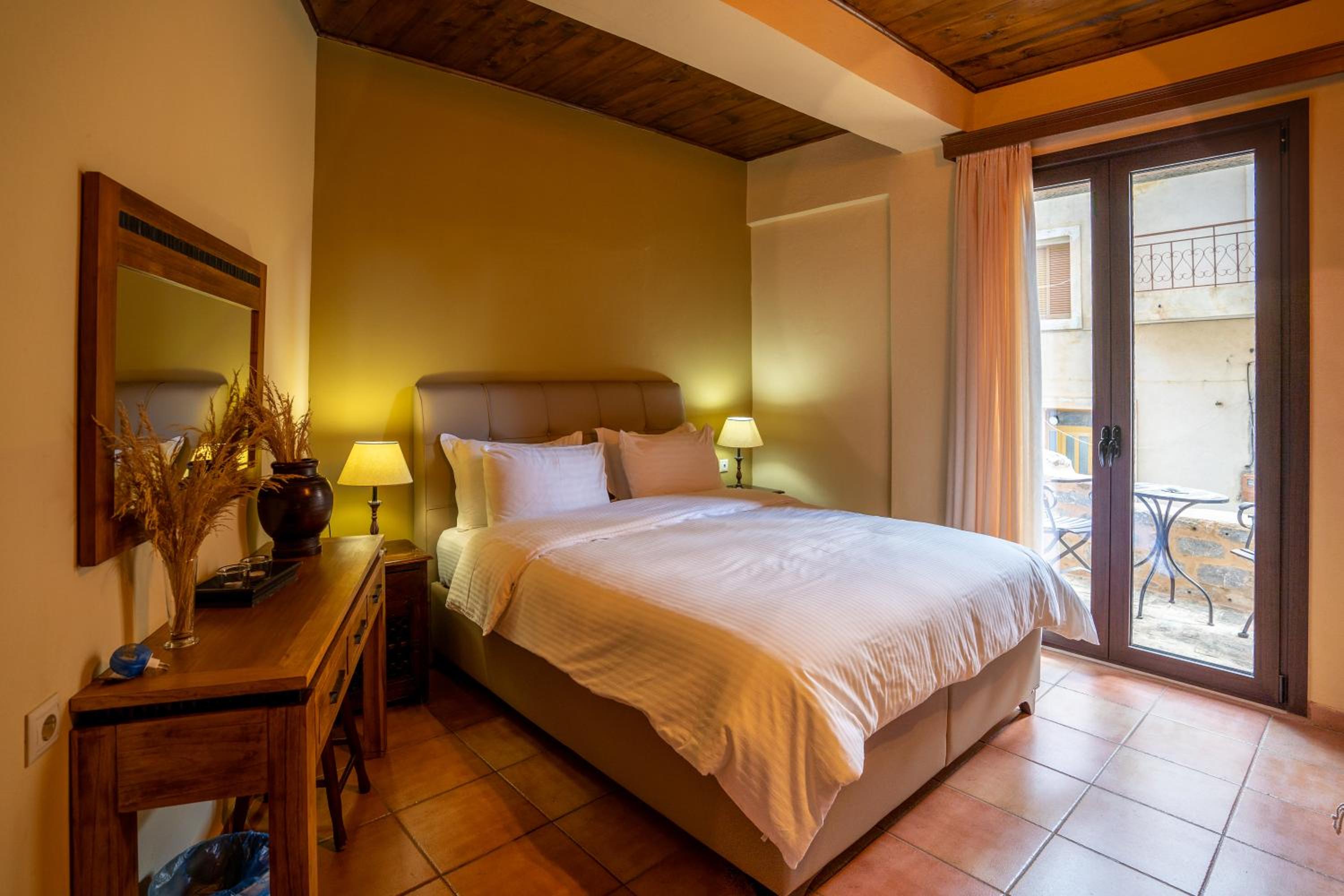 Deluxe Double Room with Balcony - Photo 1