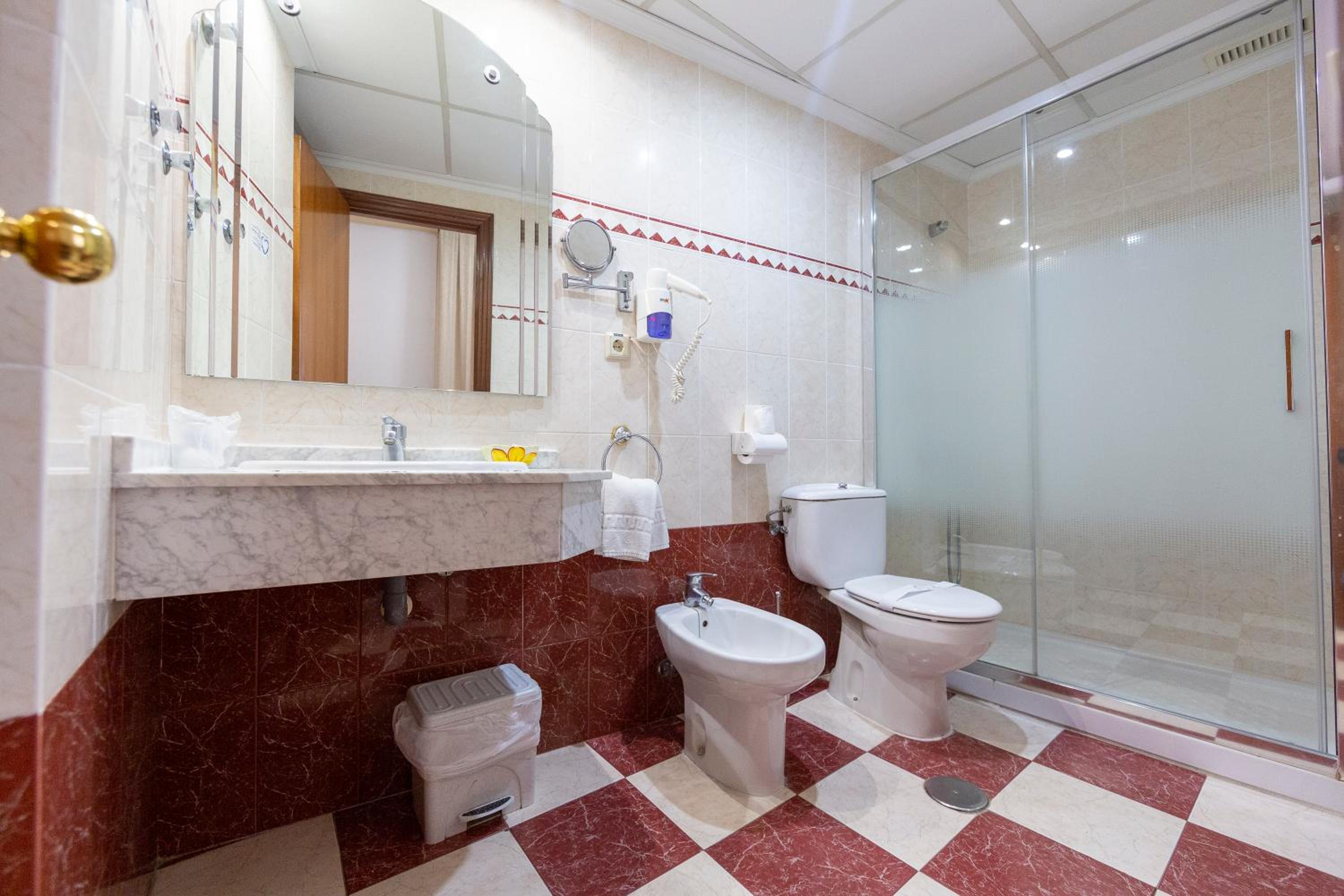 Double or Twin Room - Photo 15