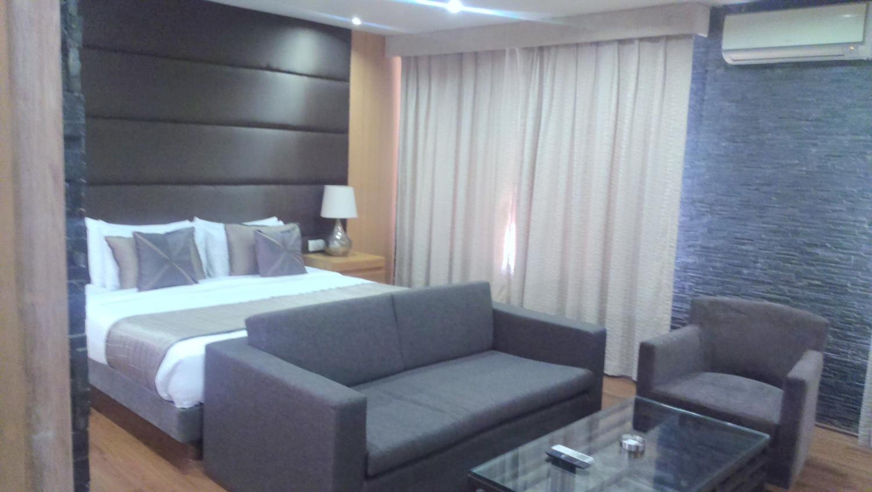 Suite with Terrace - Photo 3