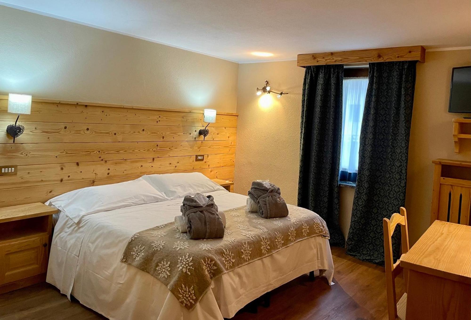 Double or Twin Room - Photo 1