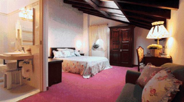 Double or Twin Room - Photo 1