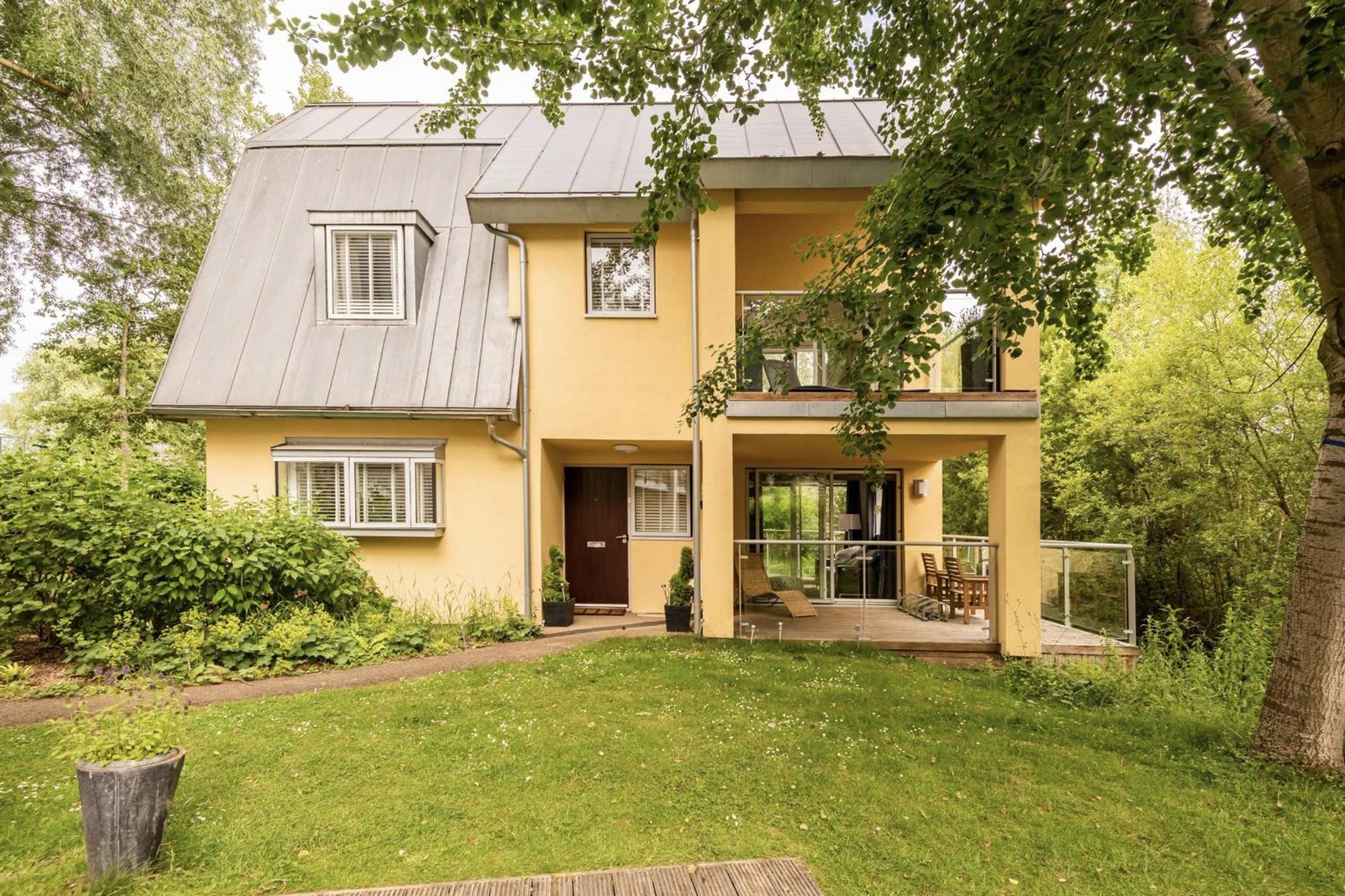 Four-Bedroom House photo 2