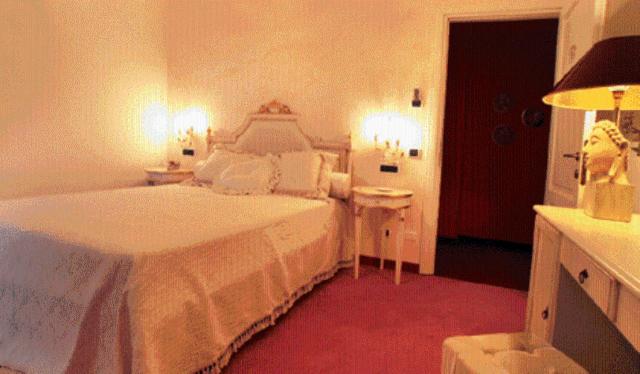 Double or Twin Room - Photo 6