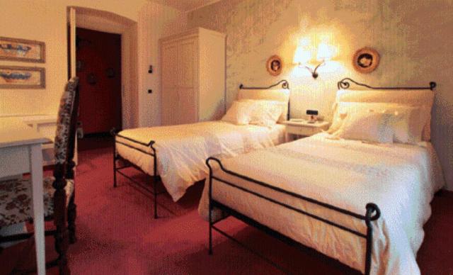 Double or Twin Room - Photo 7