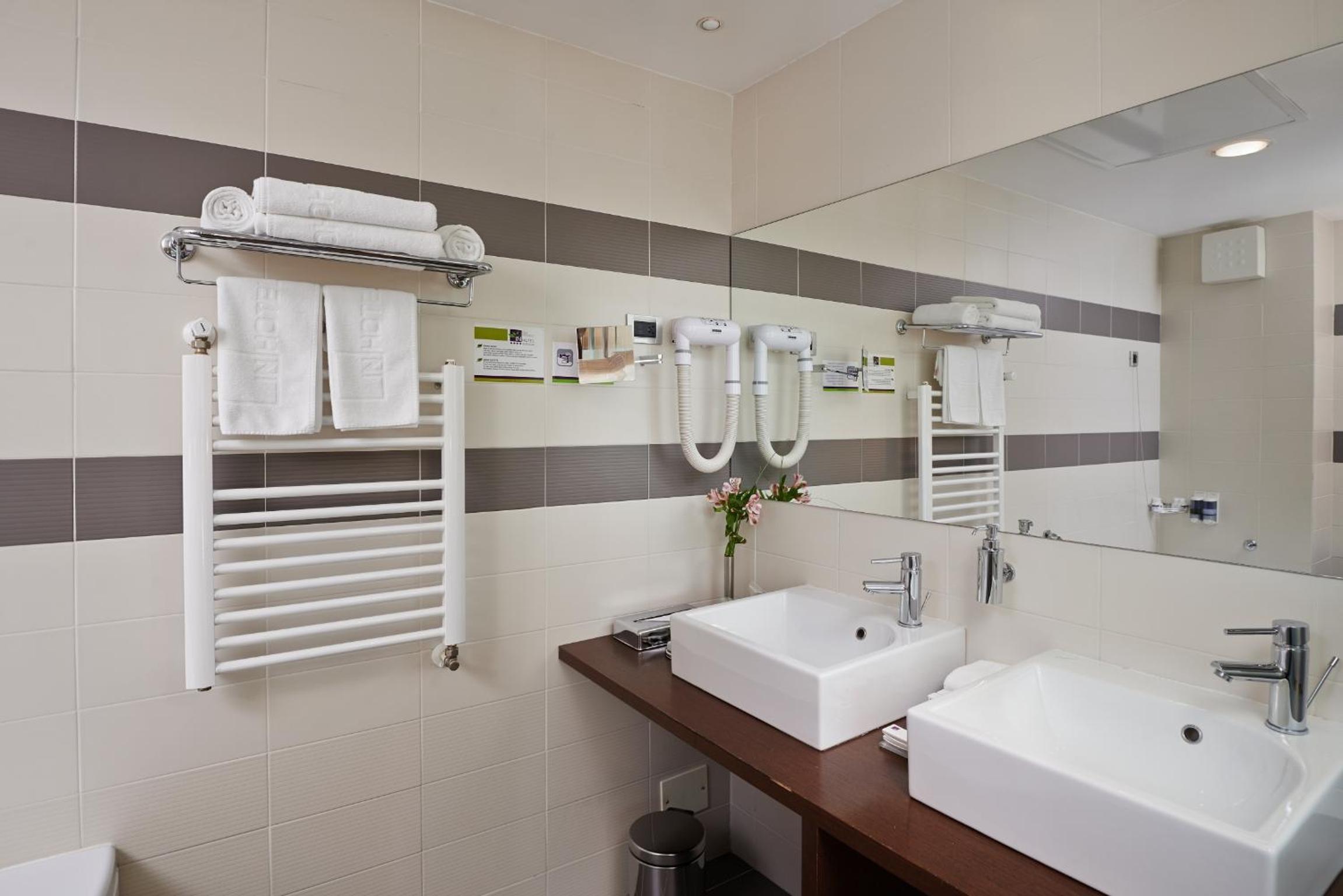 Superior Suite - Photo 7
