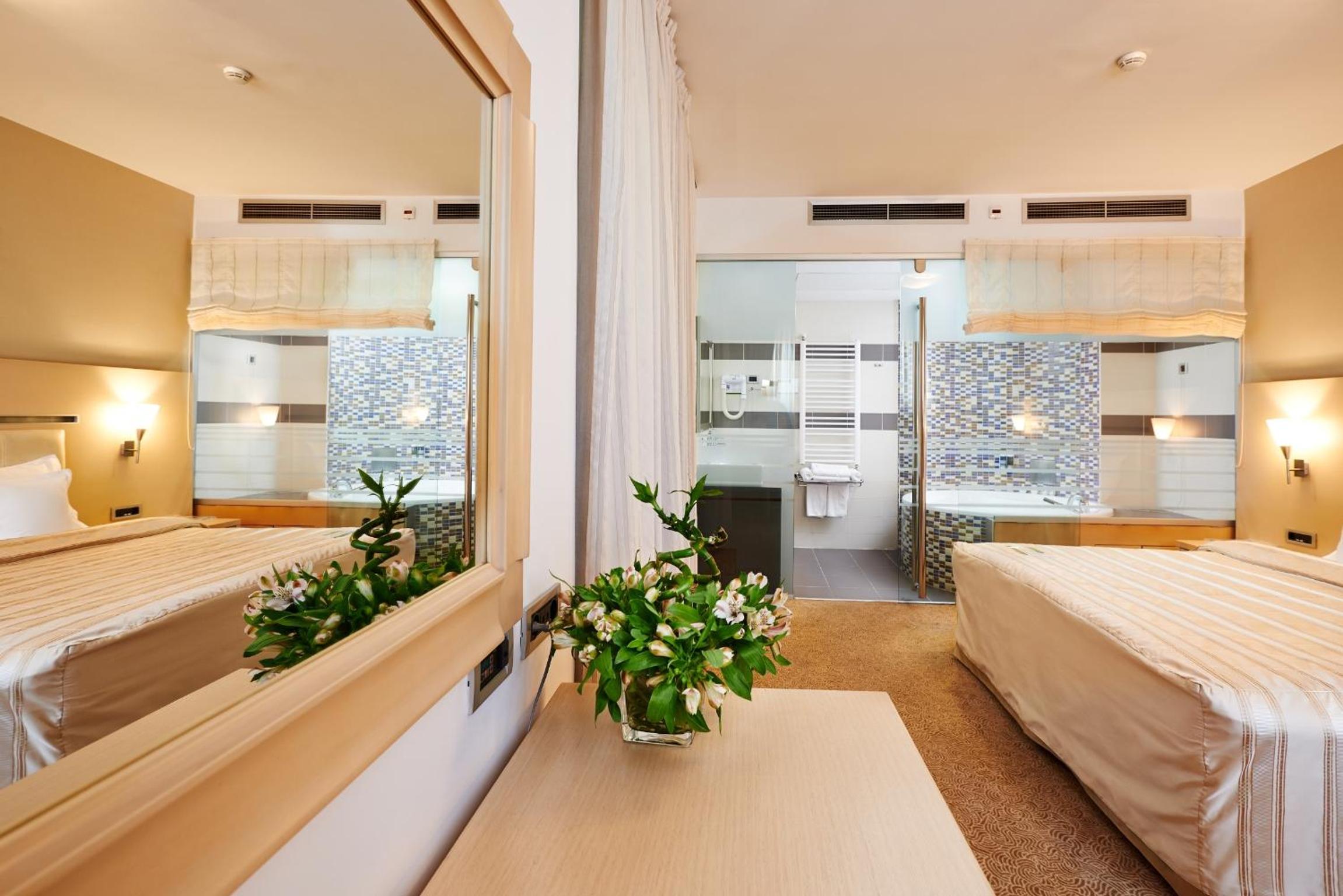 Superior Suite - Photo 5