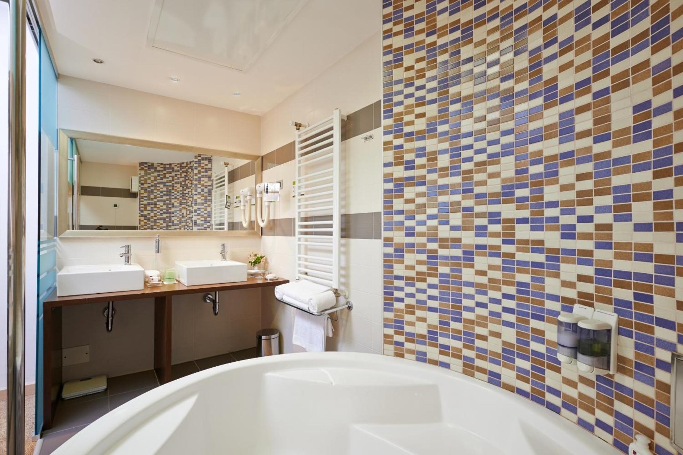 Superior Suite - Photo 6