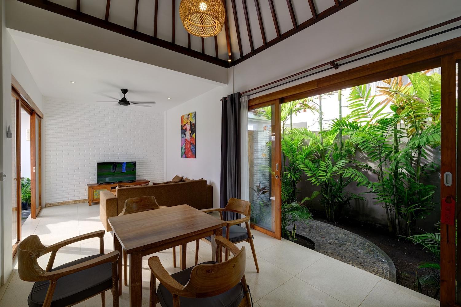 Villa with Private Pool - Photo 11