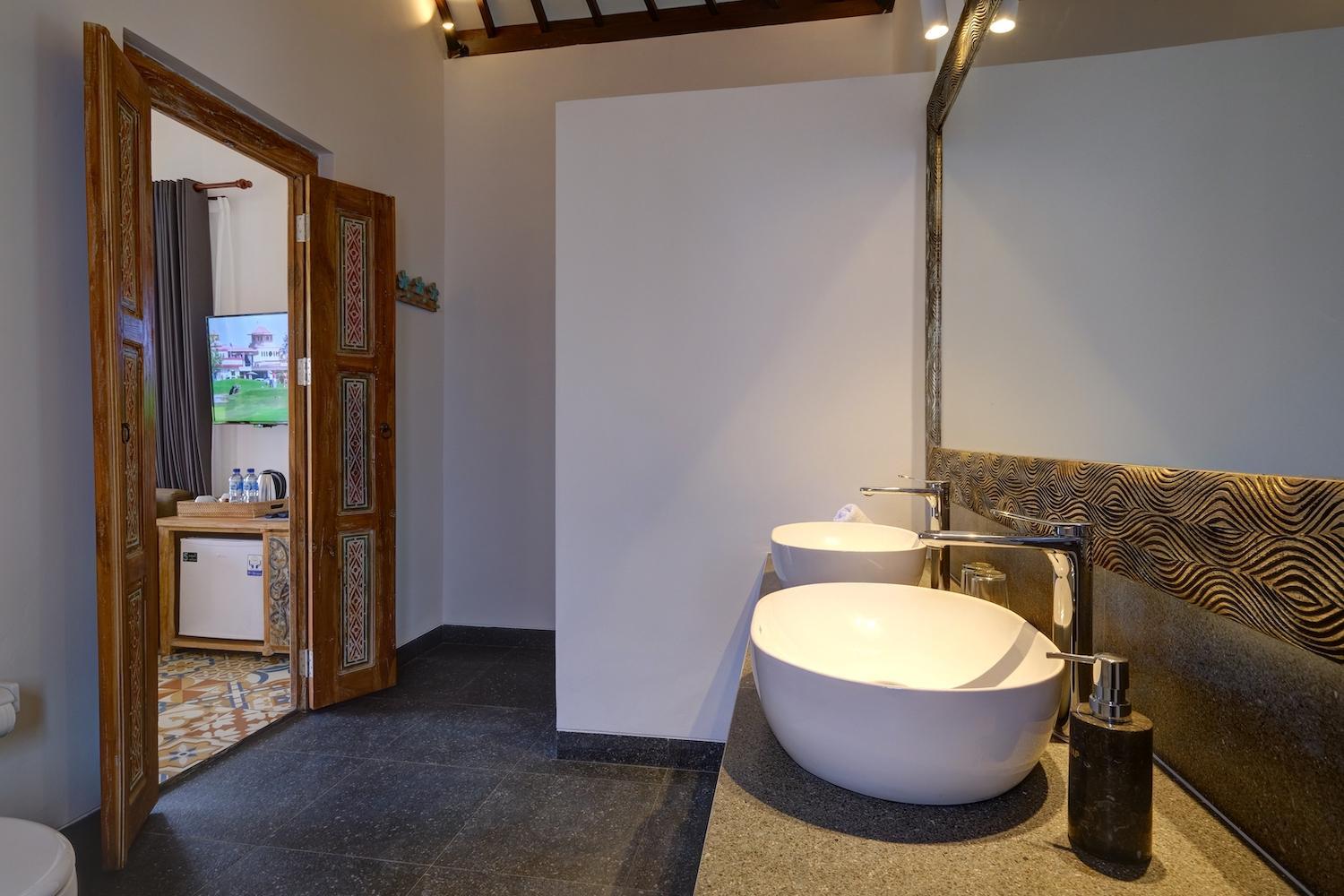 Villa with Private Pool - Photo 9