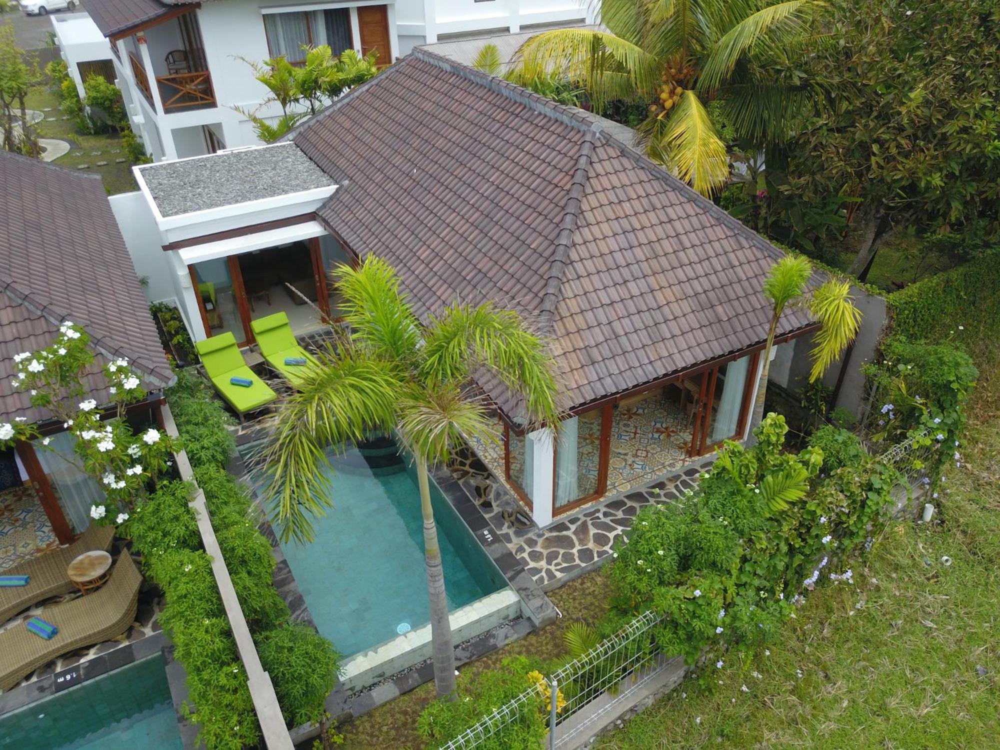 Villa with Private Pool - Photo 2
