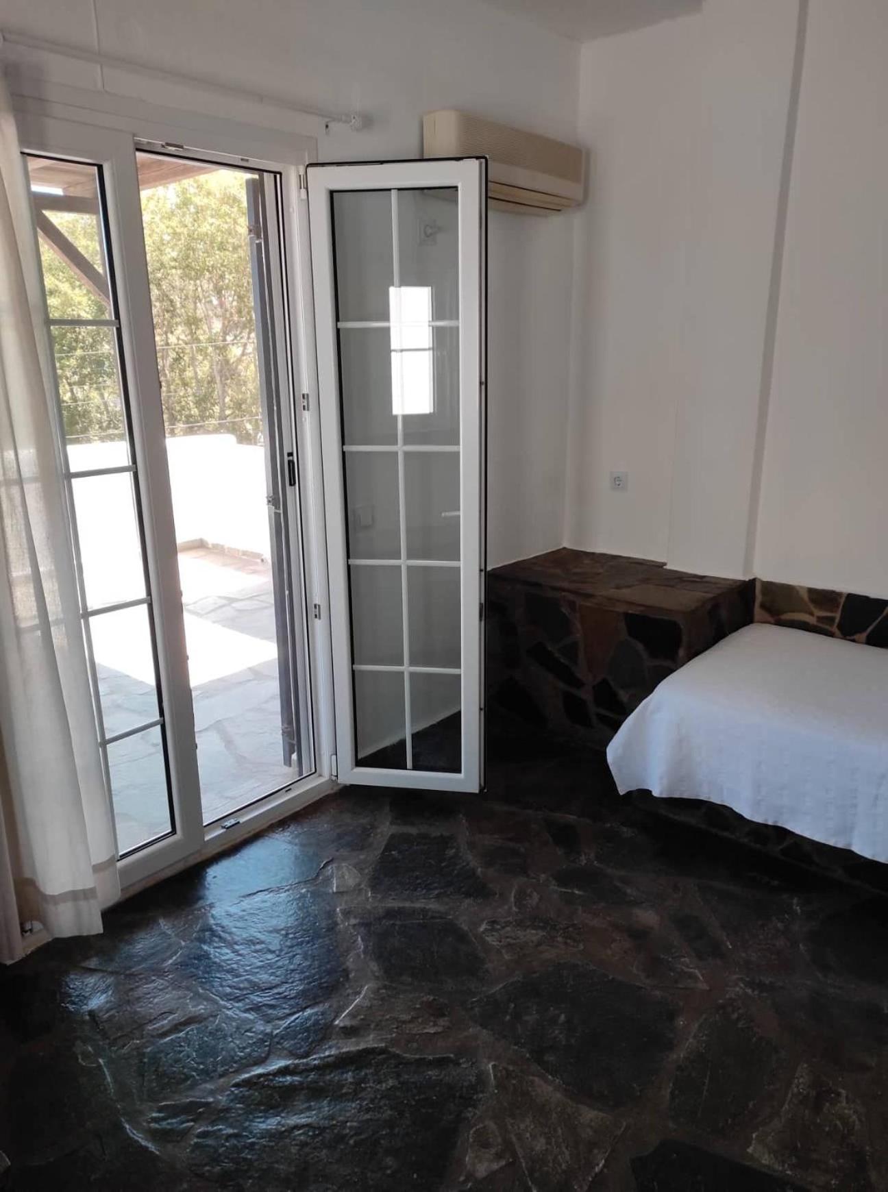 Classic Triple Room - Photo 23
