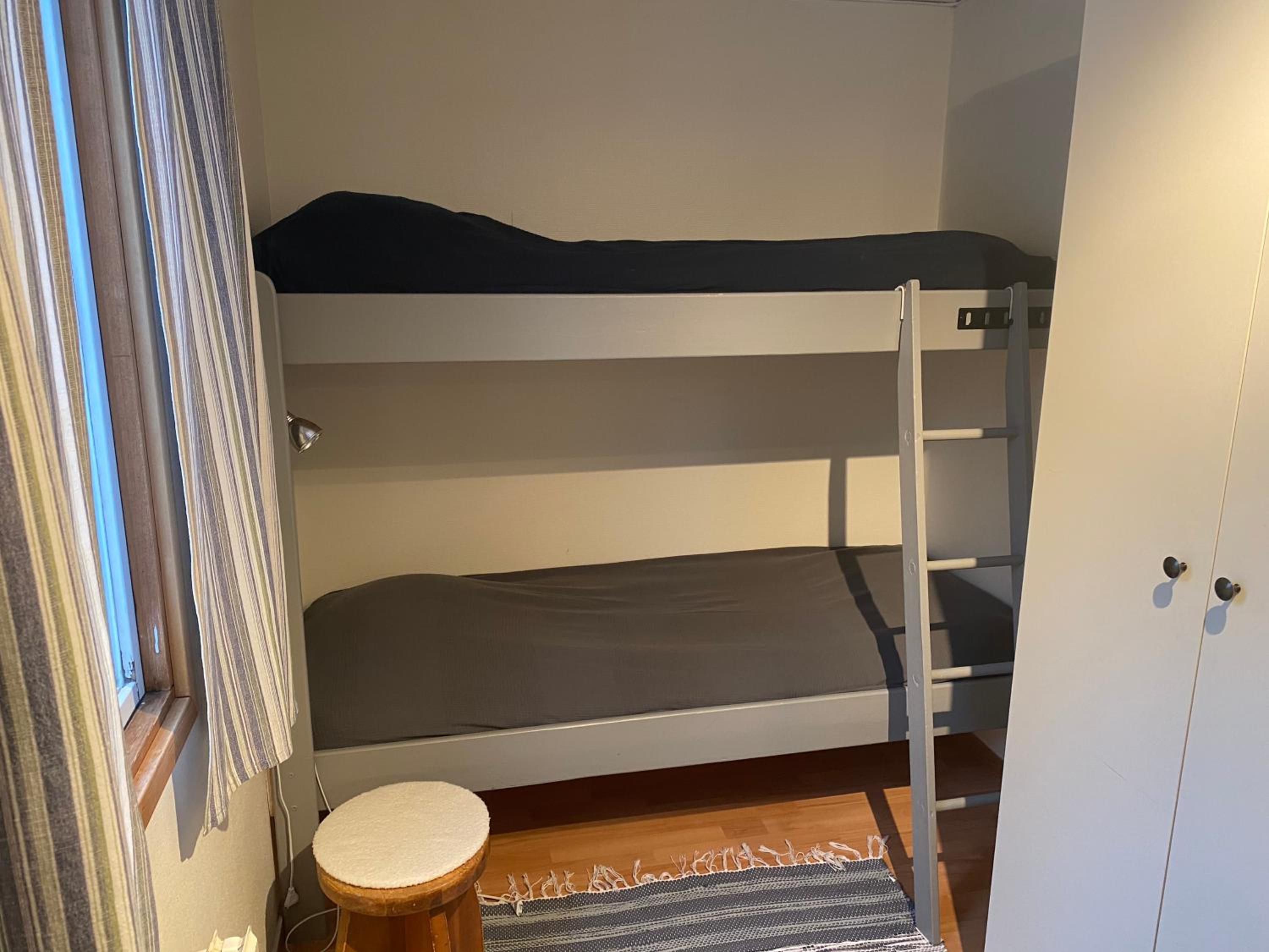 Six-Bedroom House photo 1