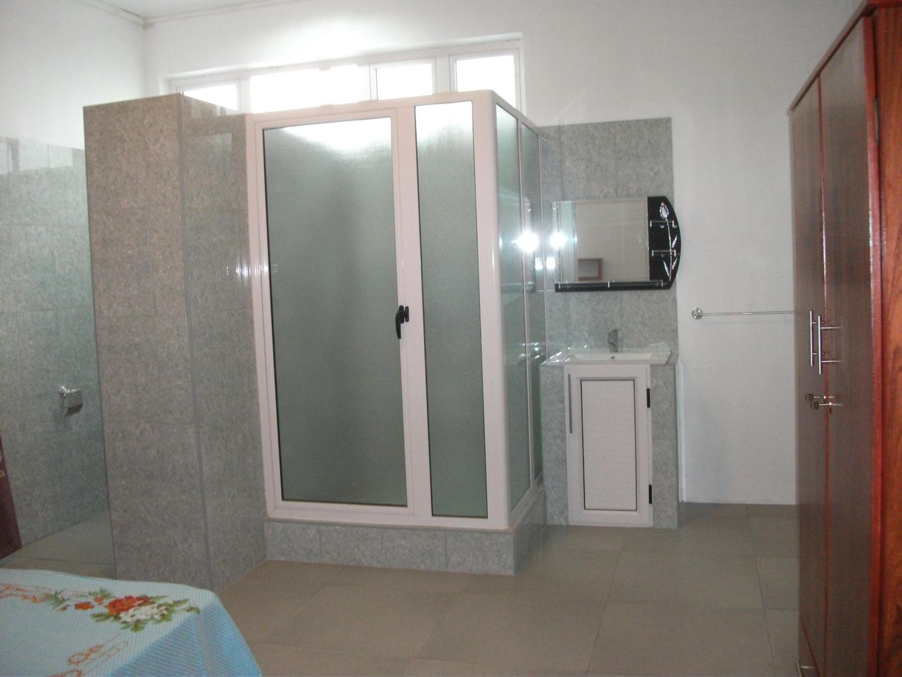 Double Room with Private Bathroom - Photo 3