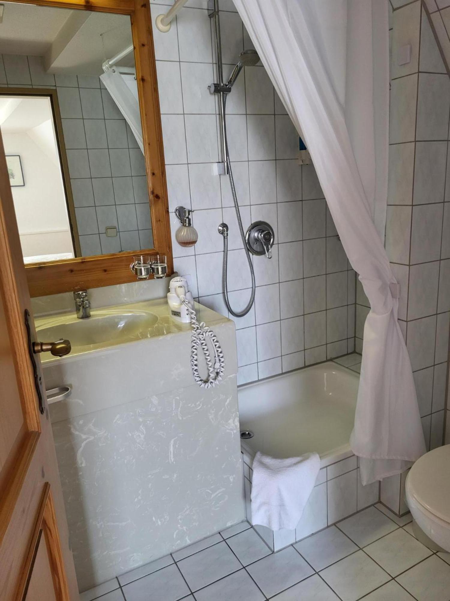 Standard Double Room - Photo 3