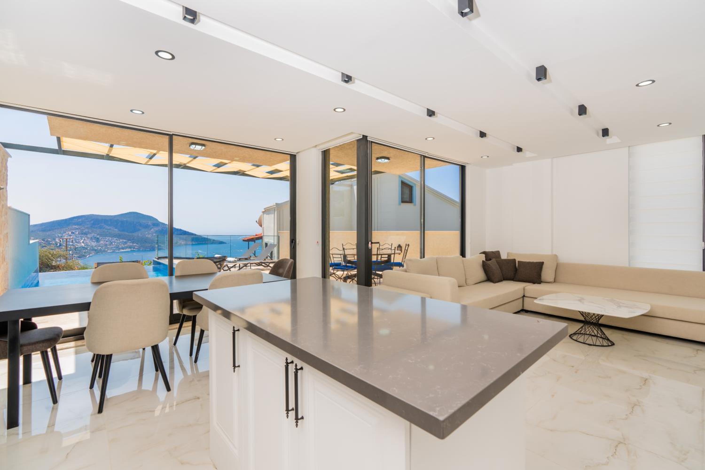Three-Bedroom Villa photo 2