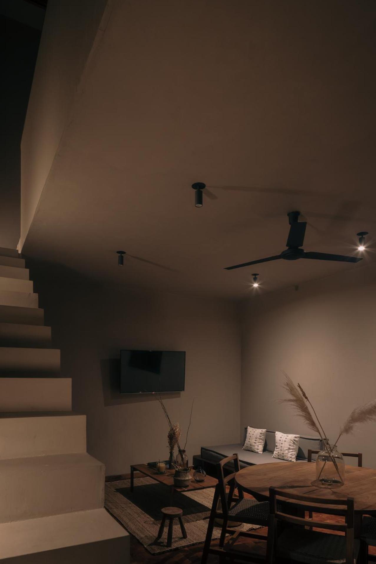 Studio - Split Level - Photo 6