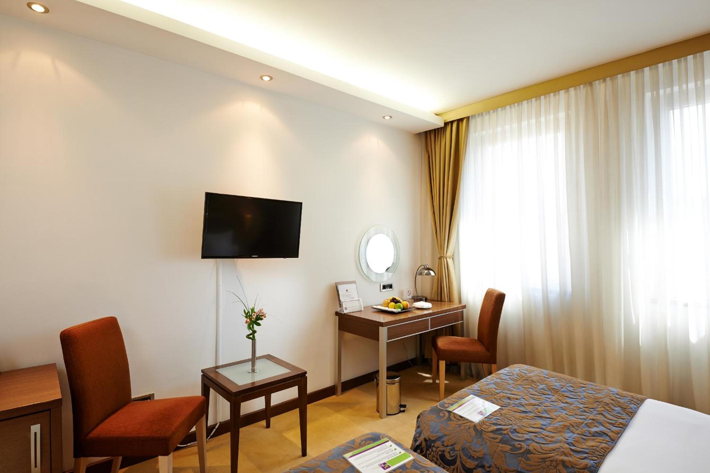 Twin Room - Photo 2
