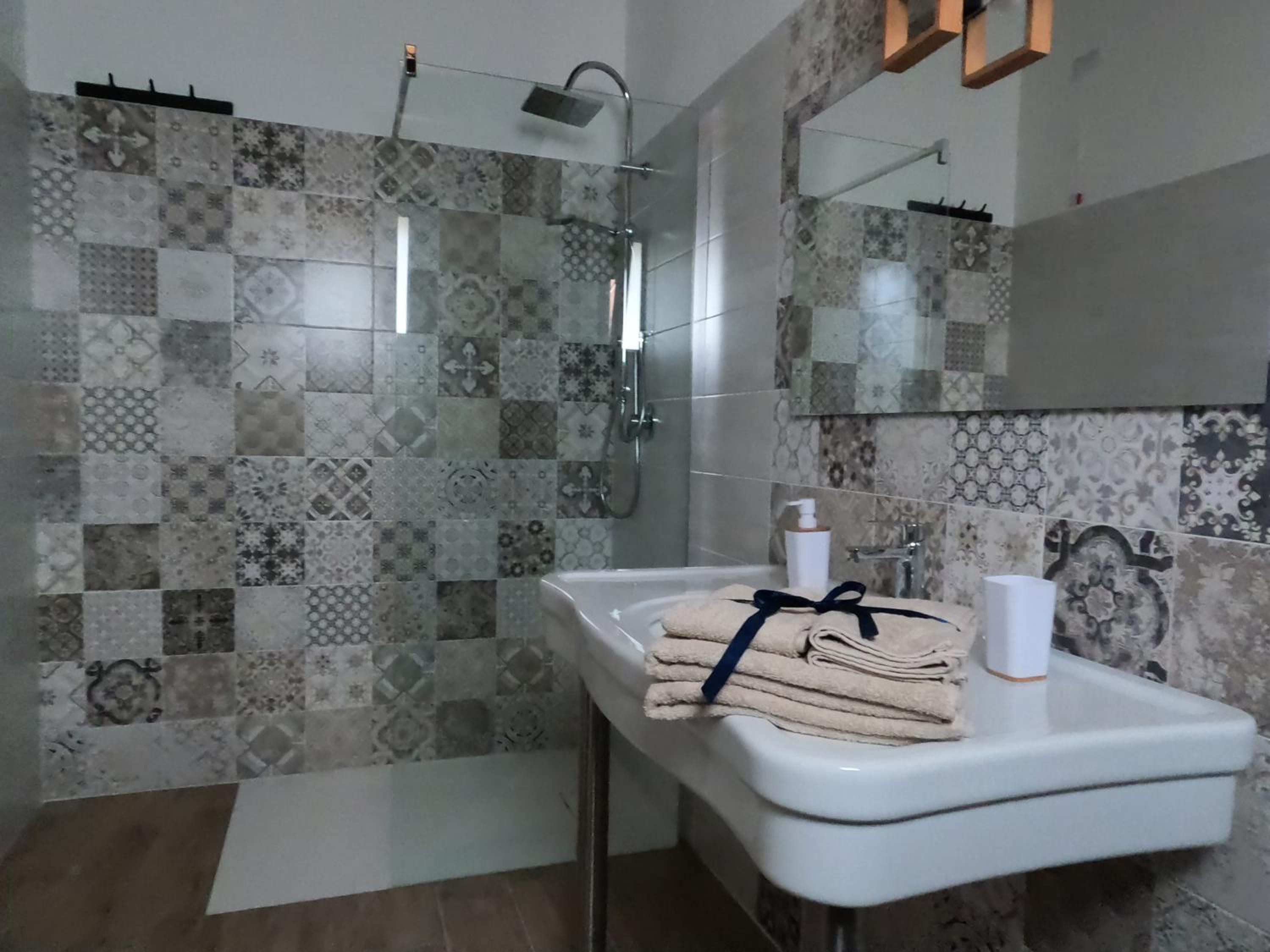 Superior Quadruple Room - Photo 4