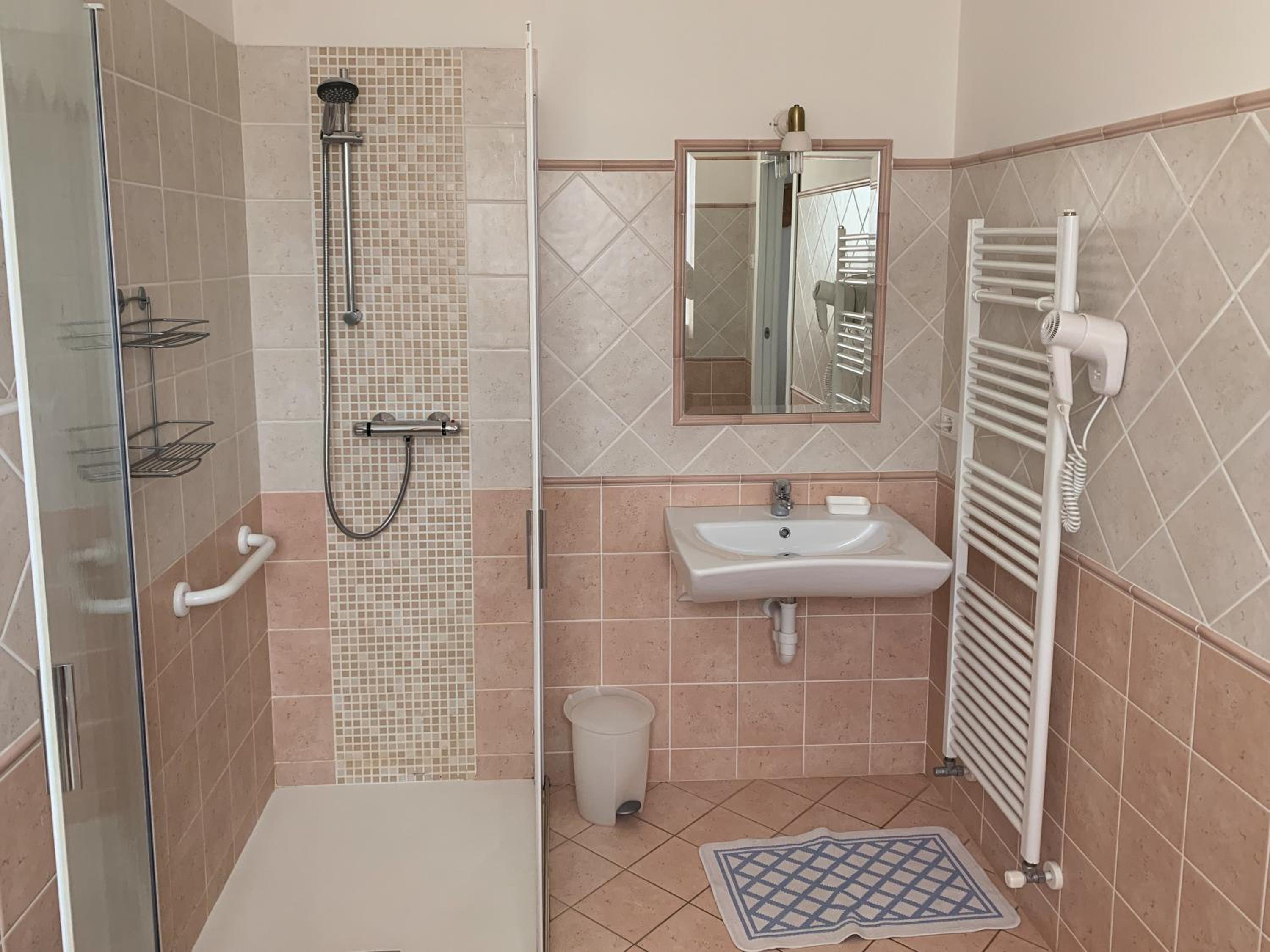 Comfort Triple Room with Shower - Photo 2